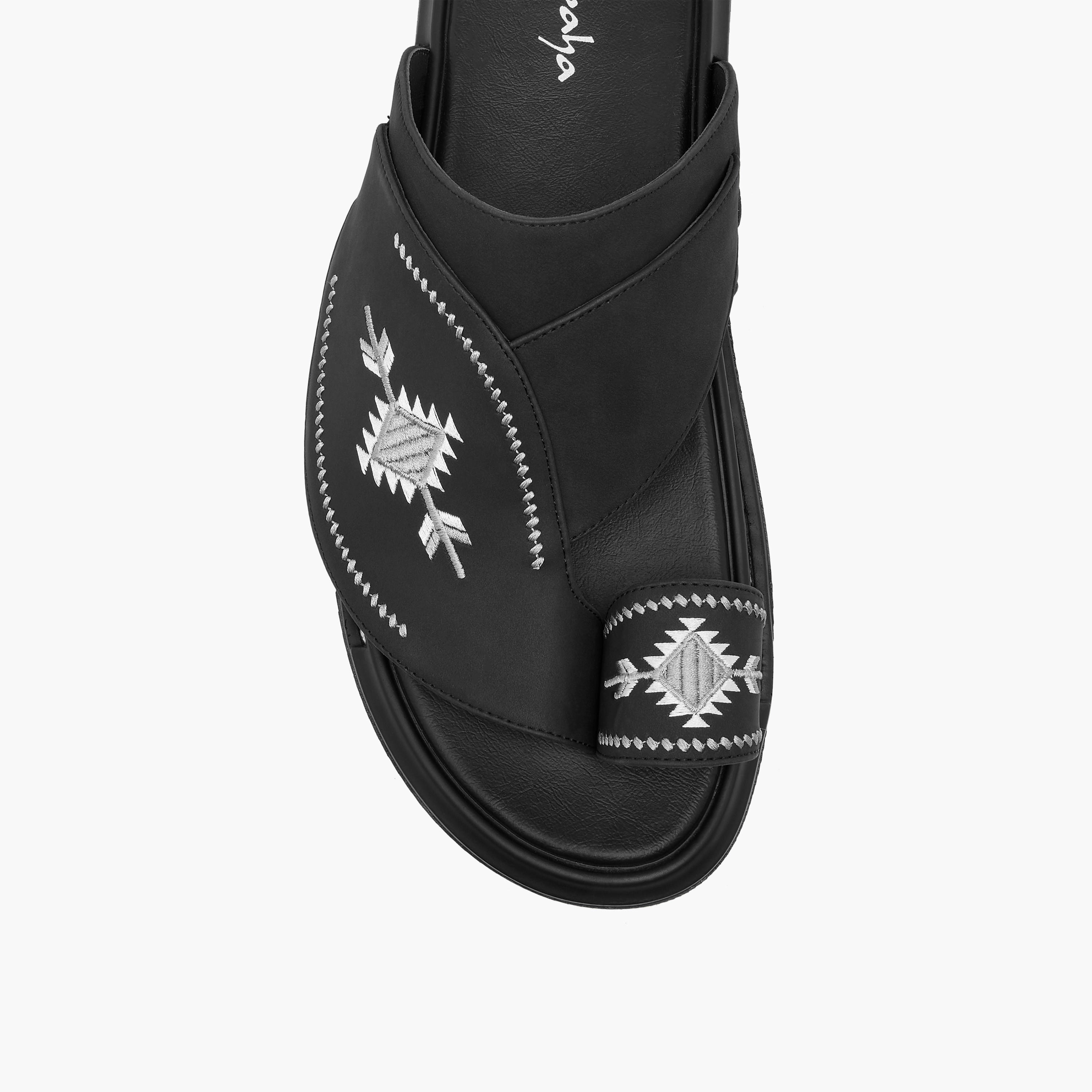 صندل عربي مطرّز سهل الارتداء بحلقة إصبع من الواحة-men-shoes-sandals-image-3