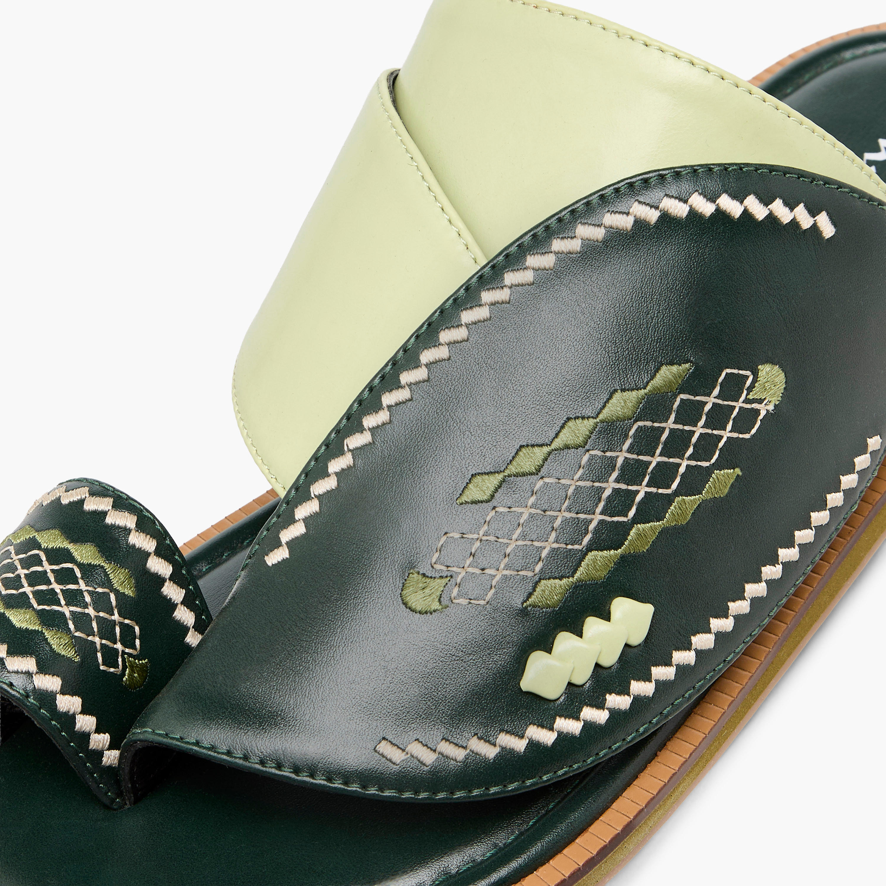 صندل عربي مطرز سهل الارتداء بحلقة إصبع من الواحة-men-shoes-sandals-image-4