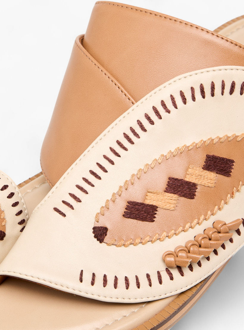 Al Waha Embroidered Slip-On Arabic Sandals with Toe Loop-men-shoes-sandals-image-4