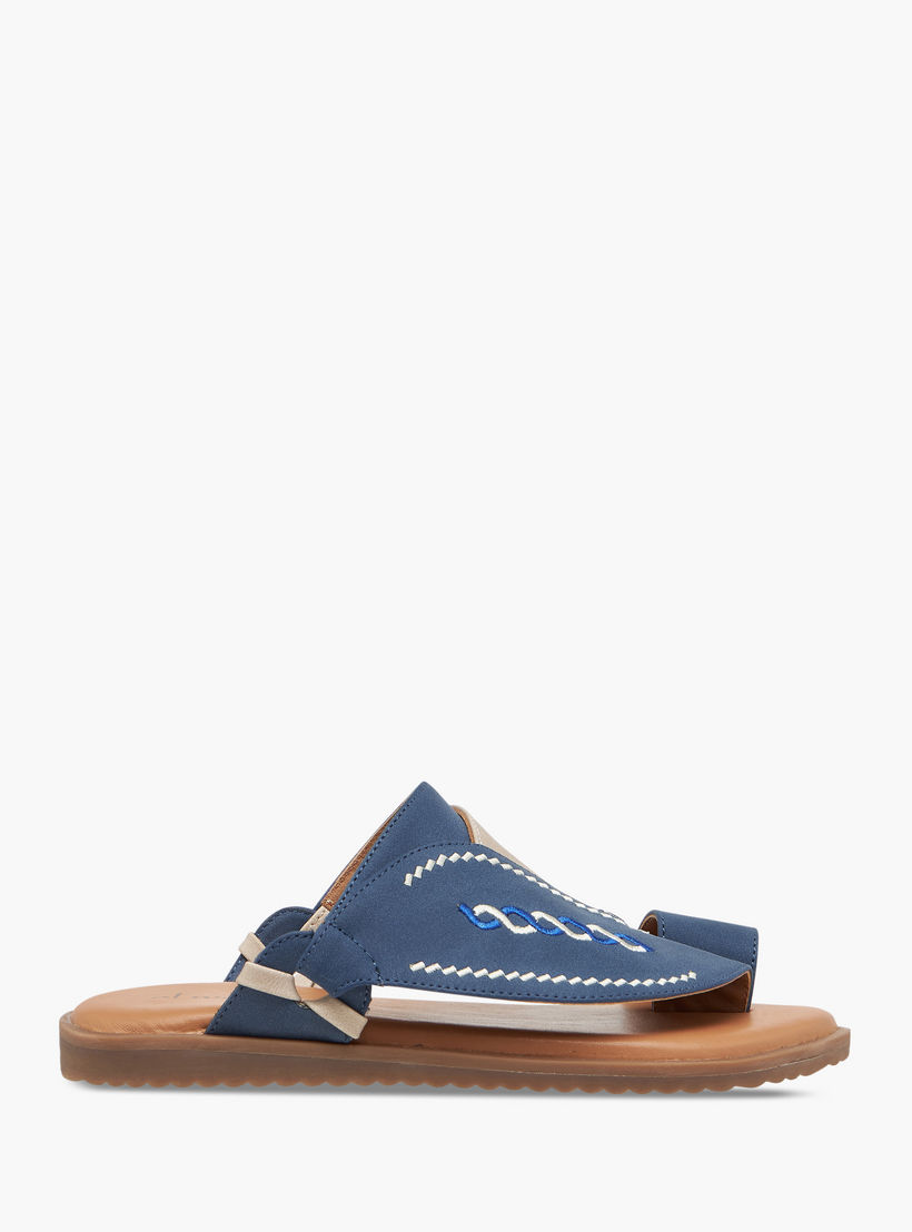صندل عربي مطرّز سهل الارتداء بحلقة إصبع من الواحة-boys-shoes-sandals-image-2