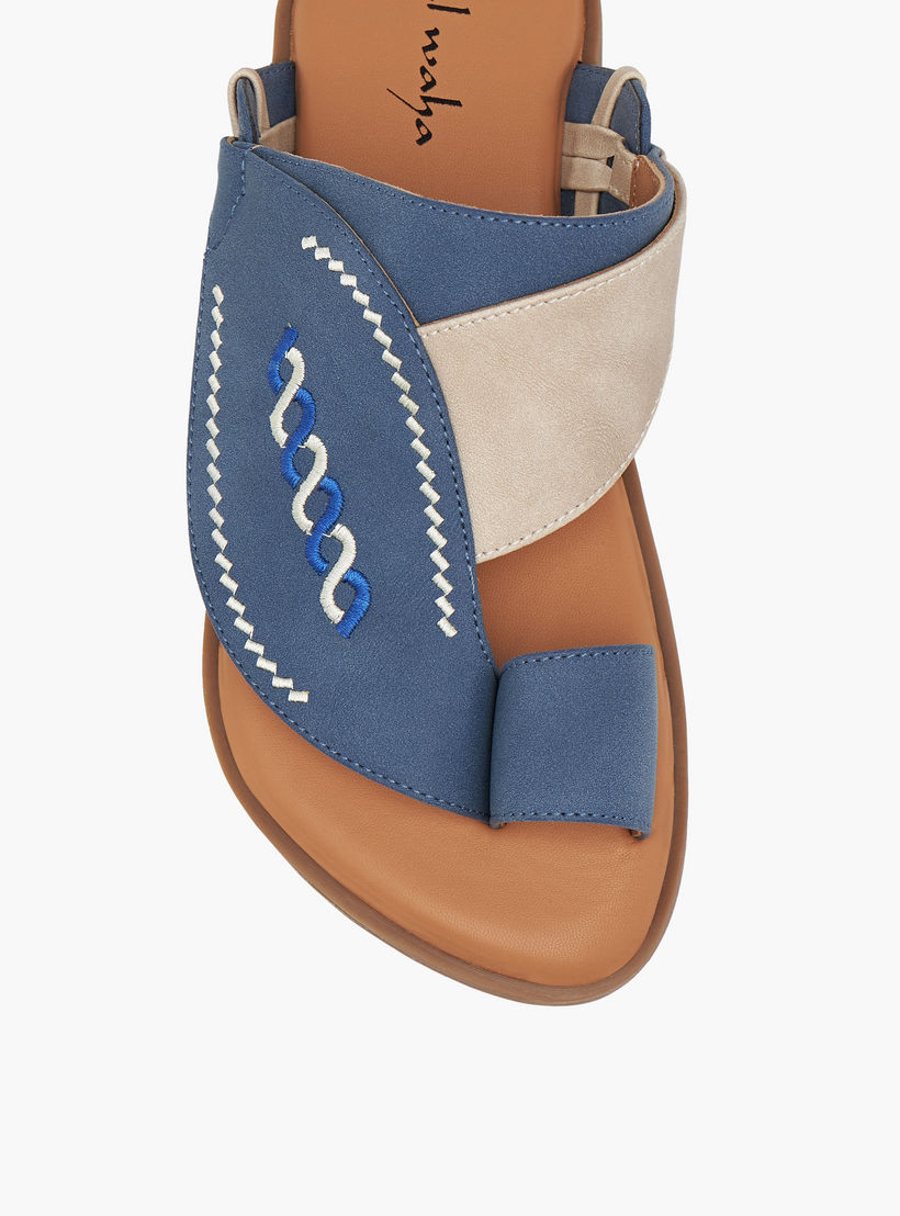 صندل عربي مطرّز سهل الارتداء بحلقة إصبع من الواحة-boys-shoes-sandals-image-3