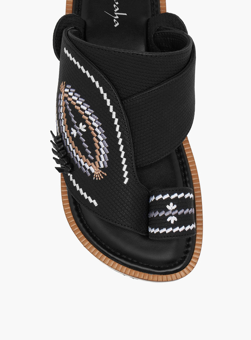 صندل عربي مطرّز سهل الارتداء بحلقة إصبع من الواحة-boys-shoes-sandals-image-3