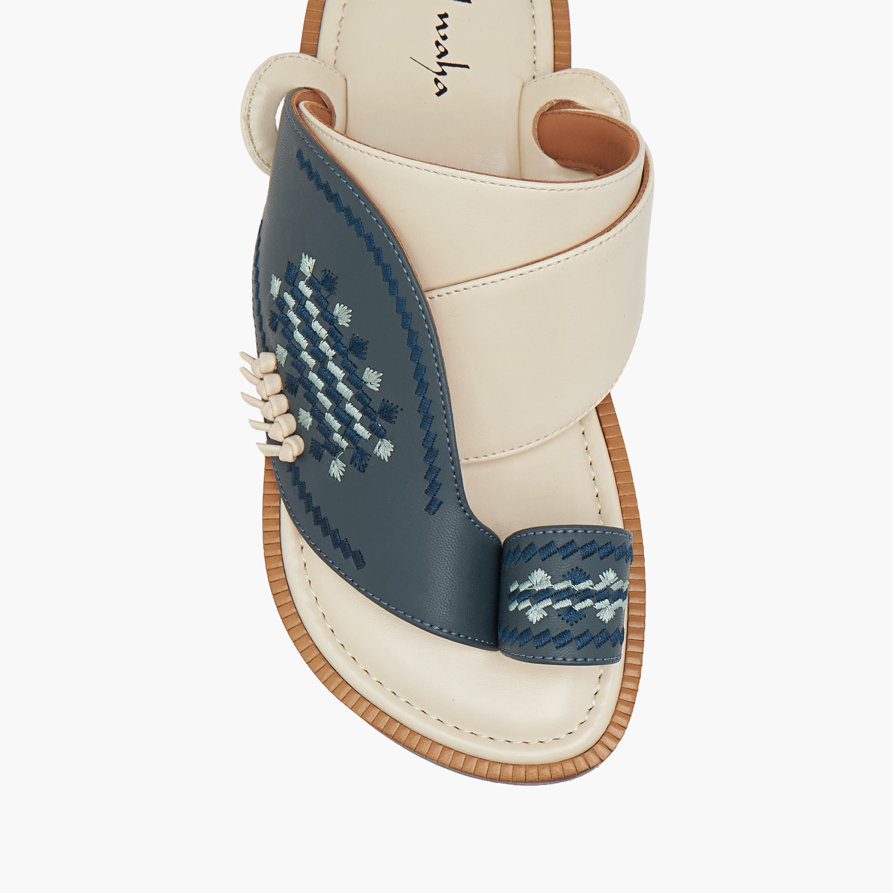 صندل عربي مطرّز سهل الارتداء بحلقة إصبع من الواحة-boys-shoes-sandals-image-3