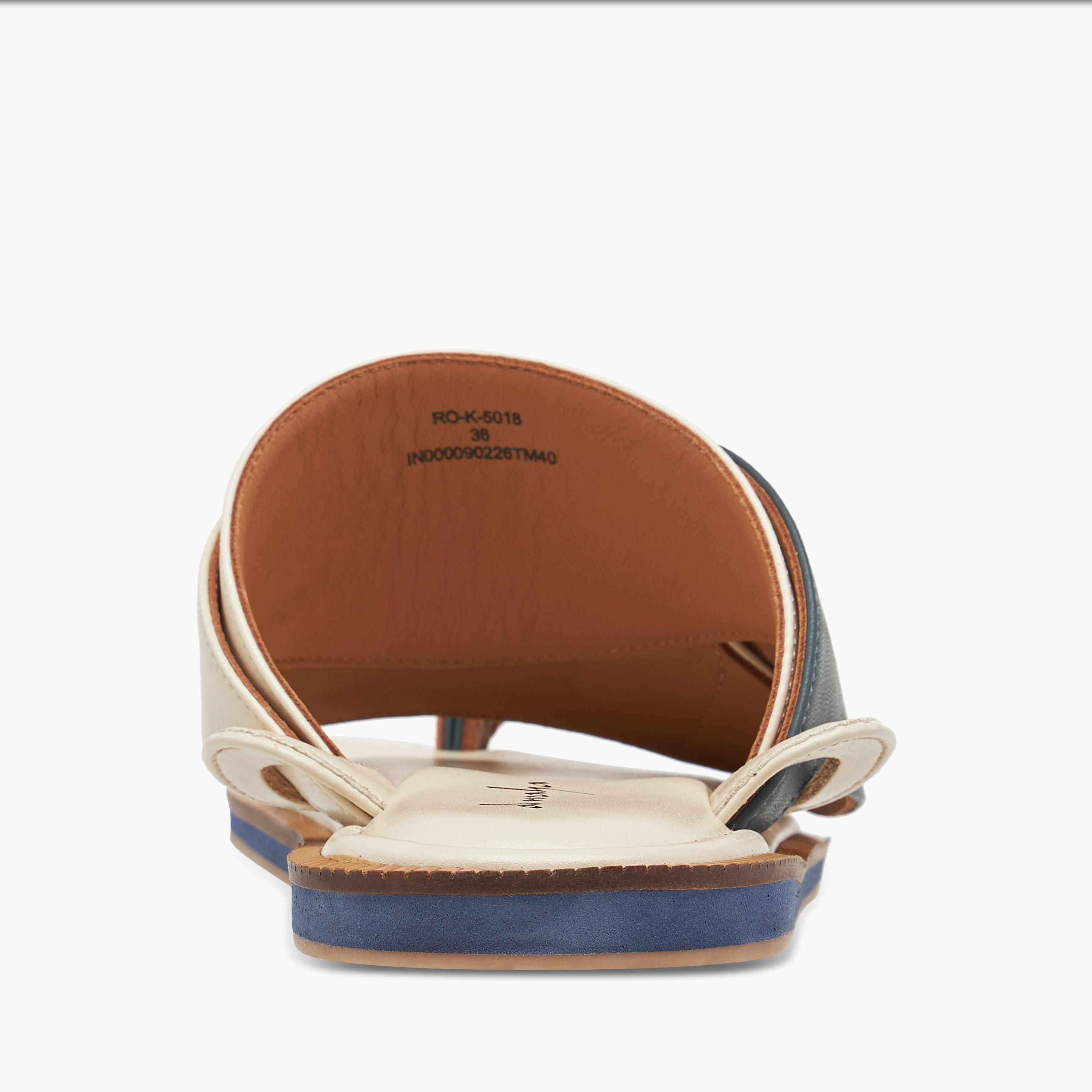 صندل عربي مطرّز سهل الارتداء بحلقة إصبع من الواحة-boys-shoes-sandals-image-4