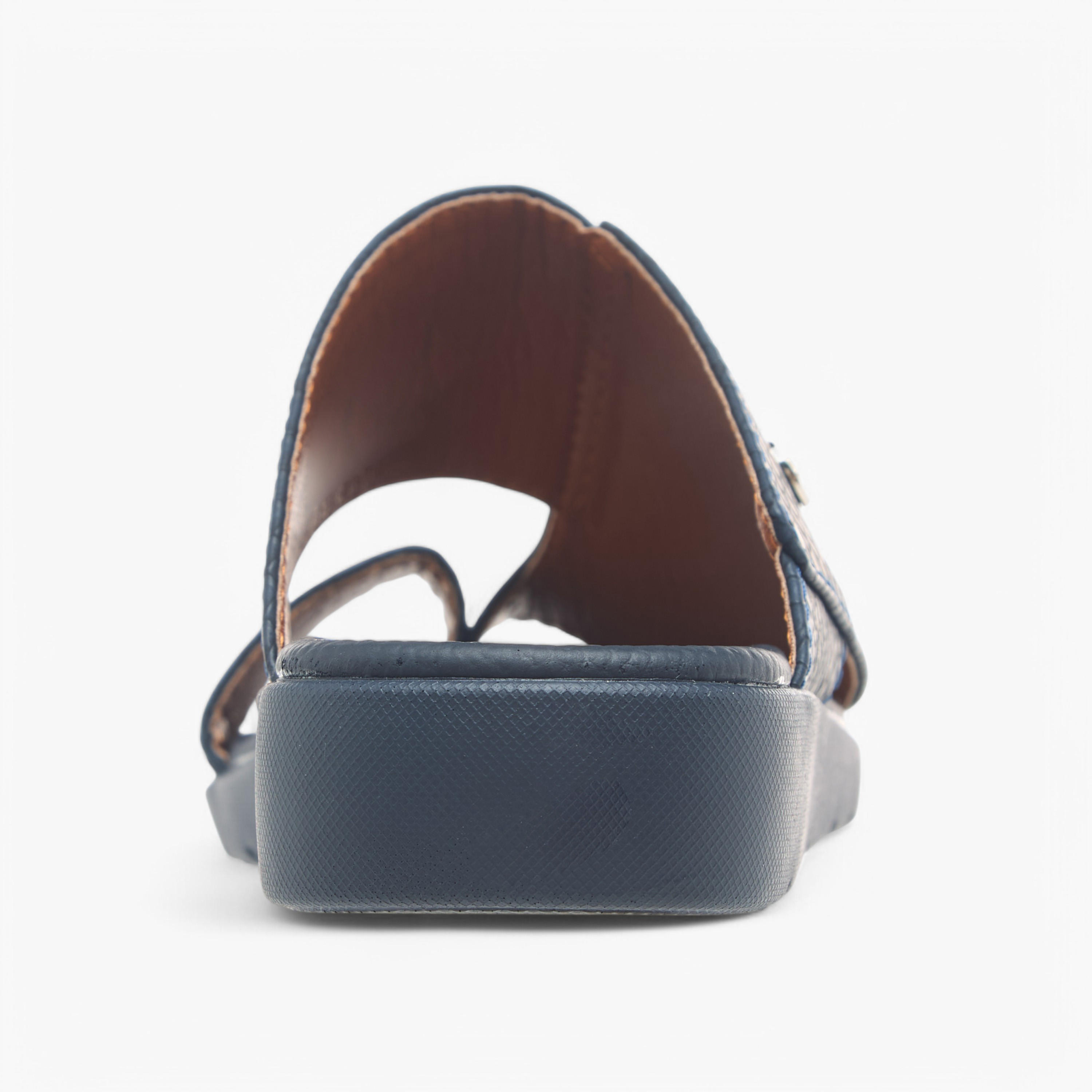 صندل عربي سهل الارتداء بارز الملمس بتفاصيل حلقة إصبع إل بي إل من شو إكسبريس-boys-shoes-sandals-image-4