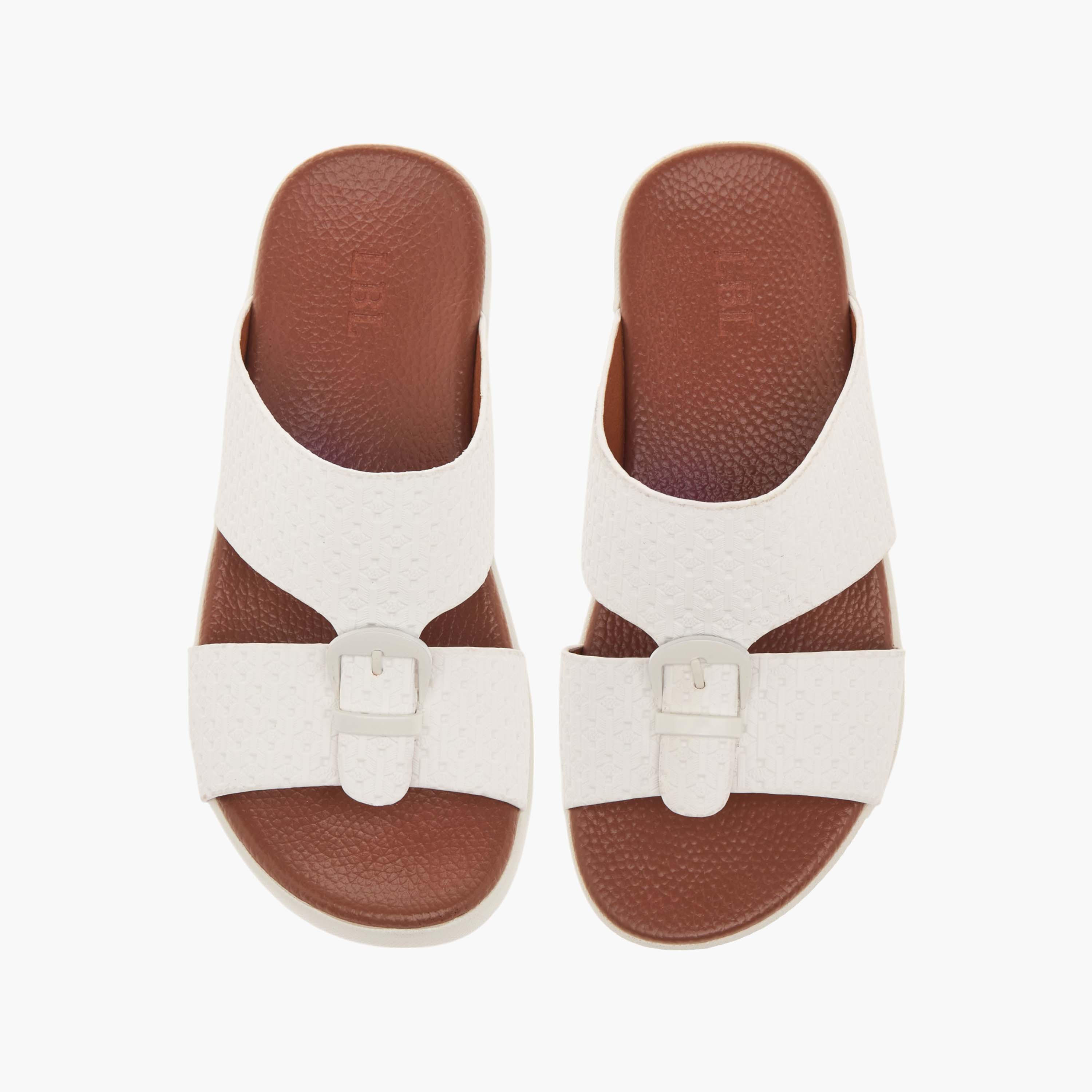 صندل عربي سهل الارتداء بزينة إبزيم إل بي إل من شو إكسبريس-boys-shoes-sandals-image-9