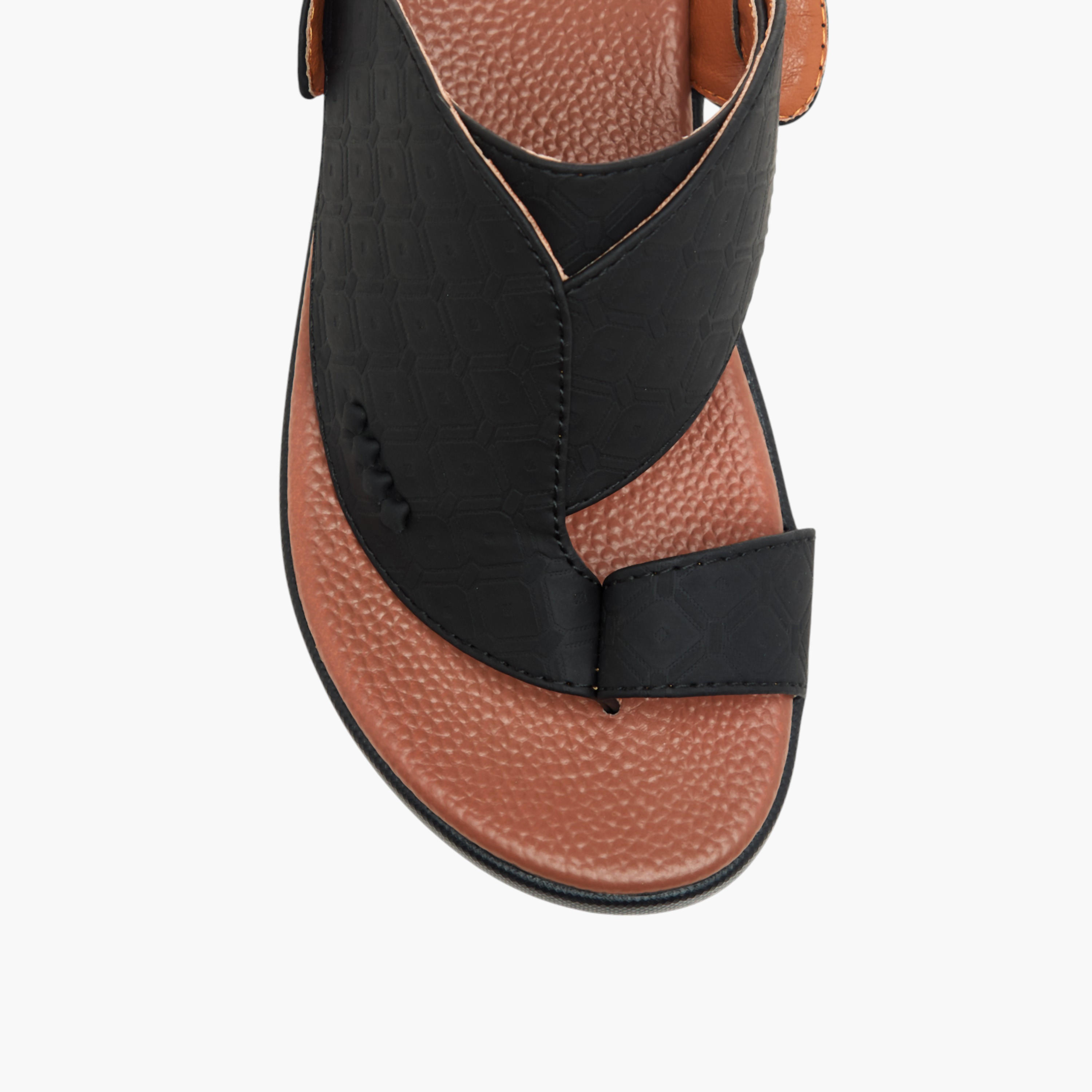 صندل عربي بارز الملمس وسهل الارتداء بحلقة إصبع من أل بي أل من شو إكسبريس-boys-shoes-sandals-image-3
