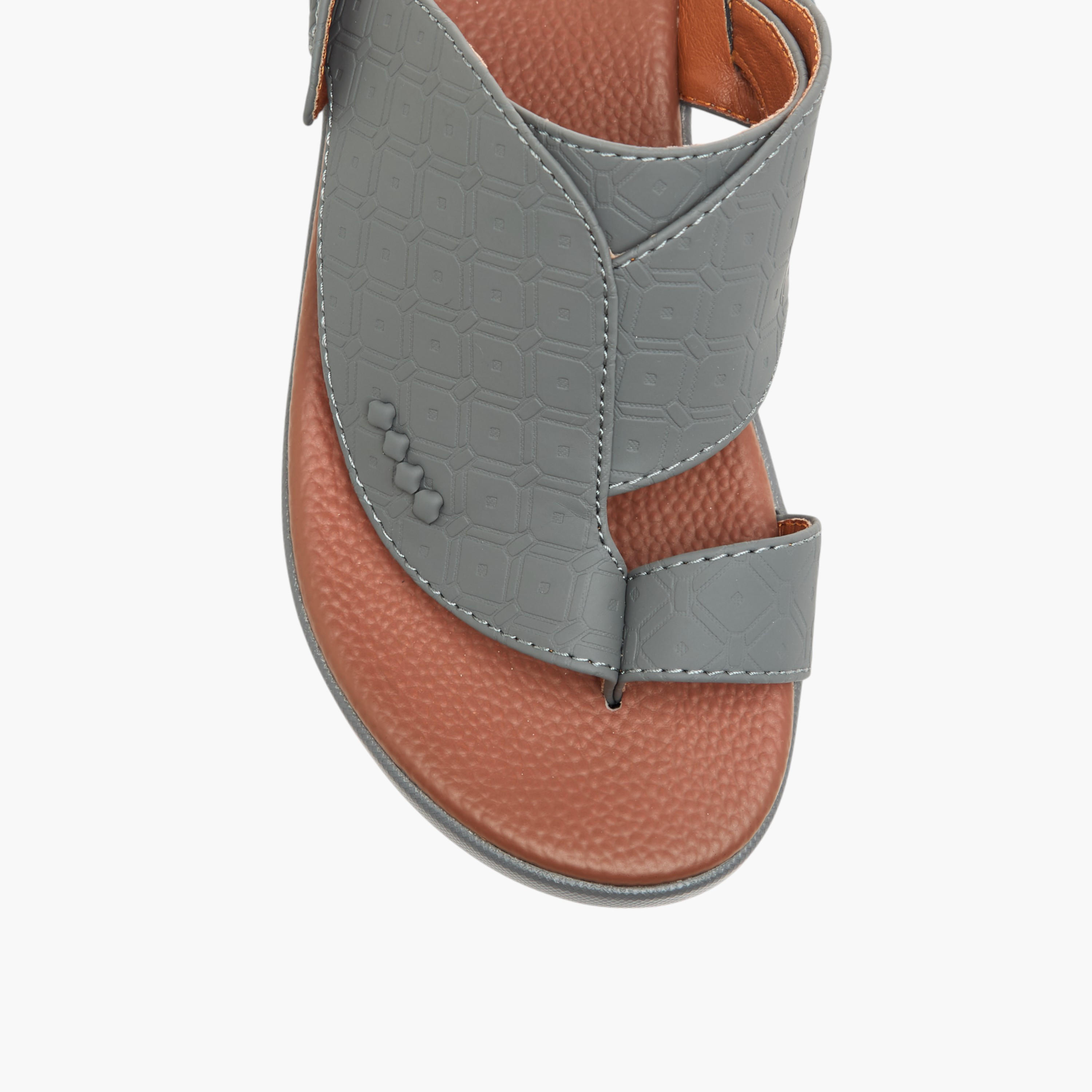 صندل عربي بارز الملمس وسهل الارتداء بحلقة إصبع من أل بي أل من شو إكسبريس-boys-shoes-sandals-image-7