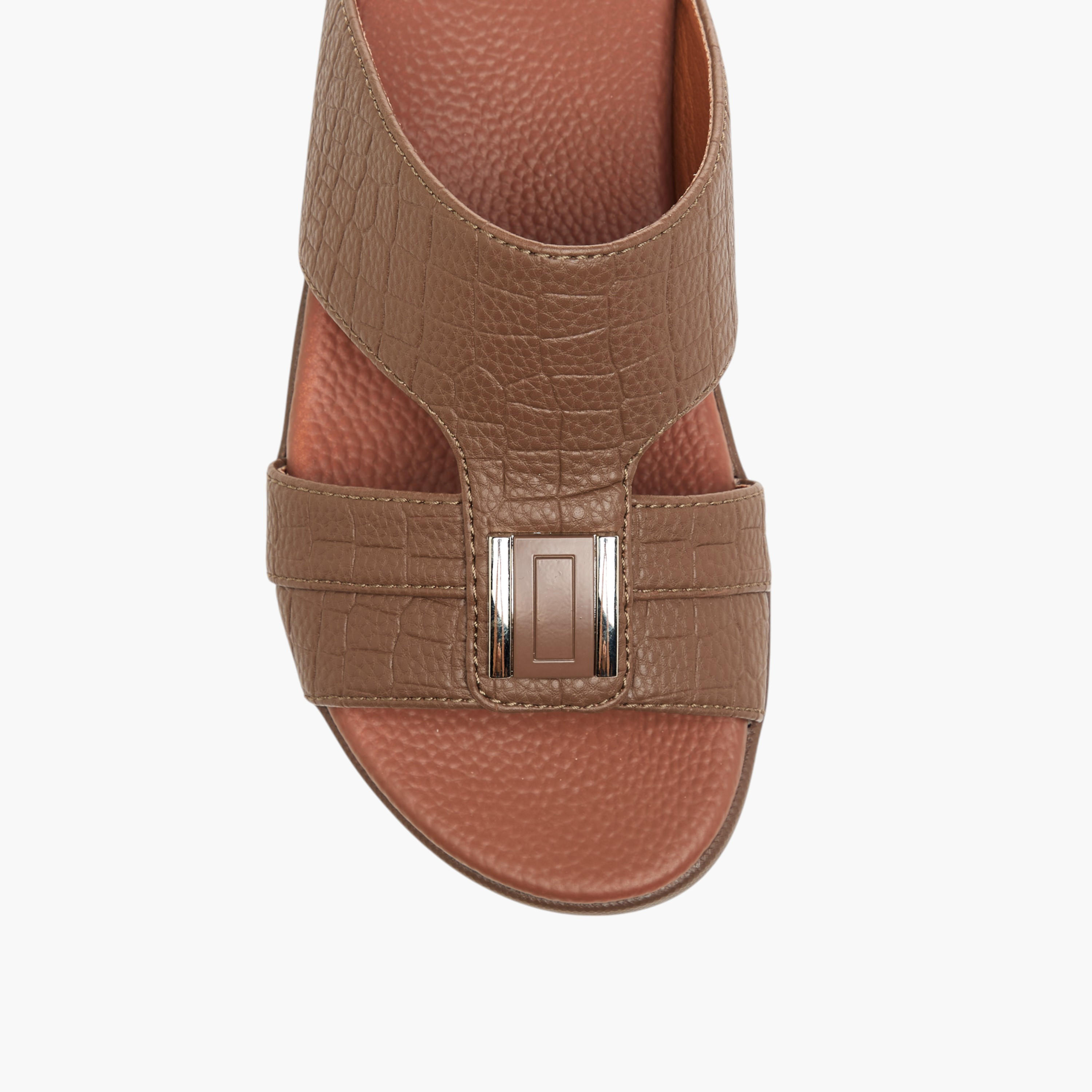 صندل عربي سهل الارتداء بزينة معدنية من أل بي أل من شو إكسبريس-boys-shoes-sandals-image-3
