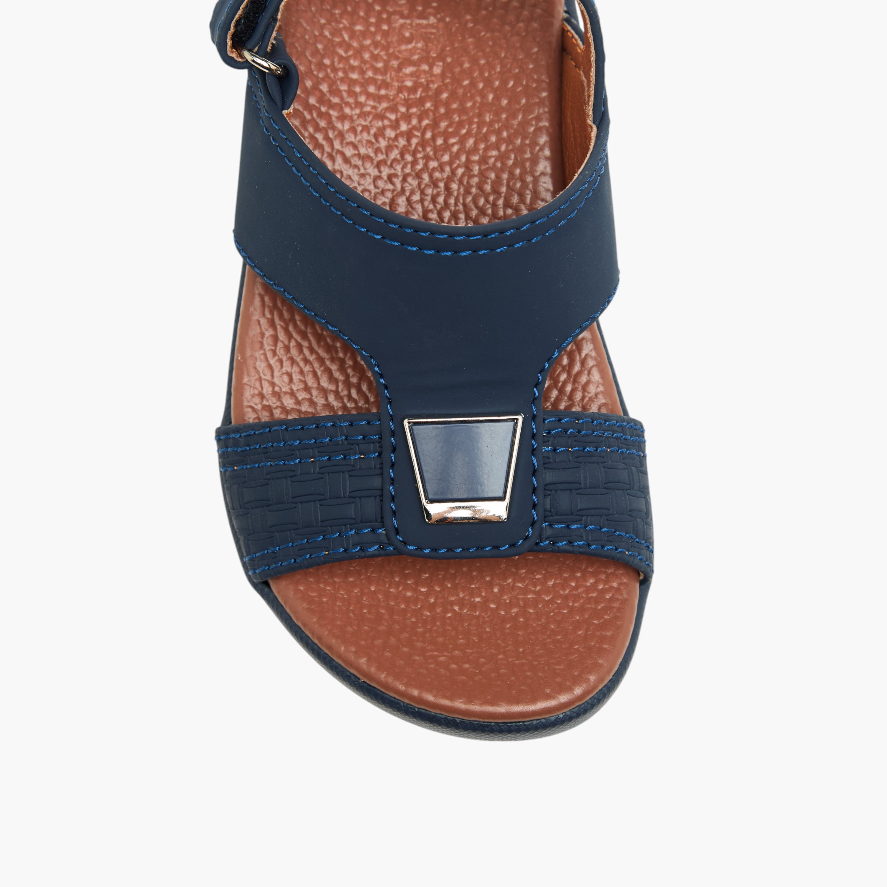 صندل عربي بارز الملمس بشريط إغلاق لاصق من إل بي إل من شو إكسبريس-boys-shoes-sandals-image-3