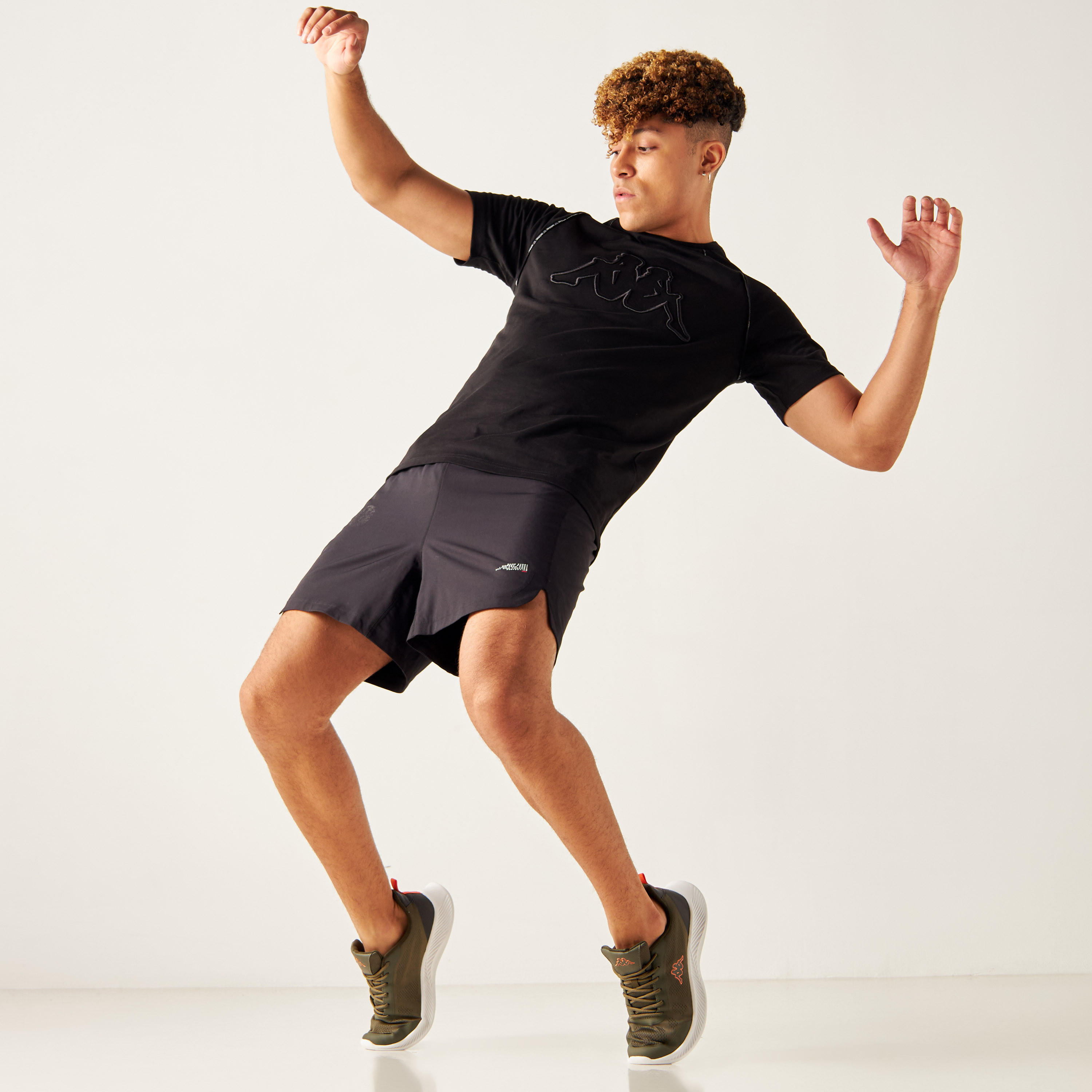 حذاء رياضي بارز الملمس برباط إغلاق للرجال من كابا-sports-men-shoes-image-5