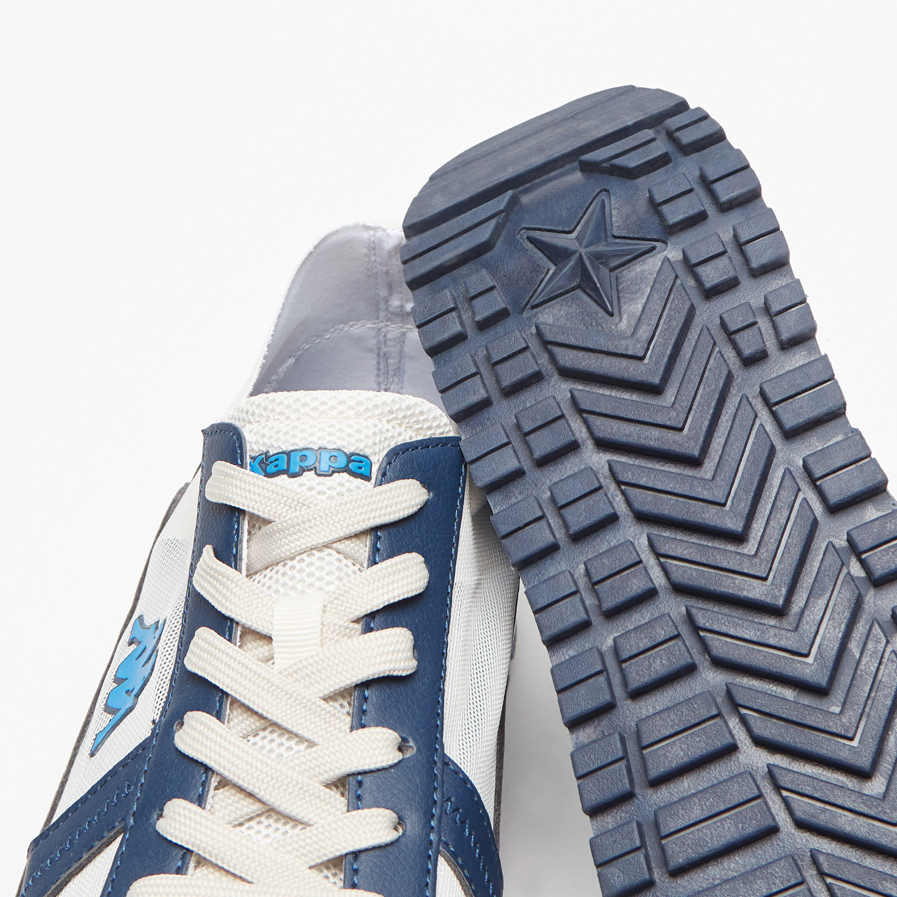 حذاء سنيكرز بارز الملمس بكاحل منخفض ورباط اغلاق للرجال من كابا-sports-men-shoes-image-6