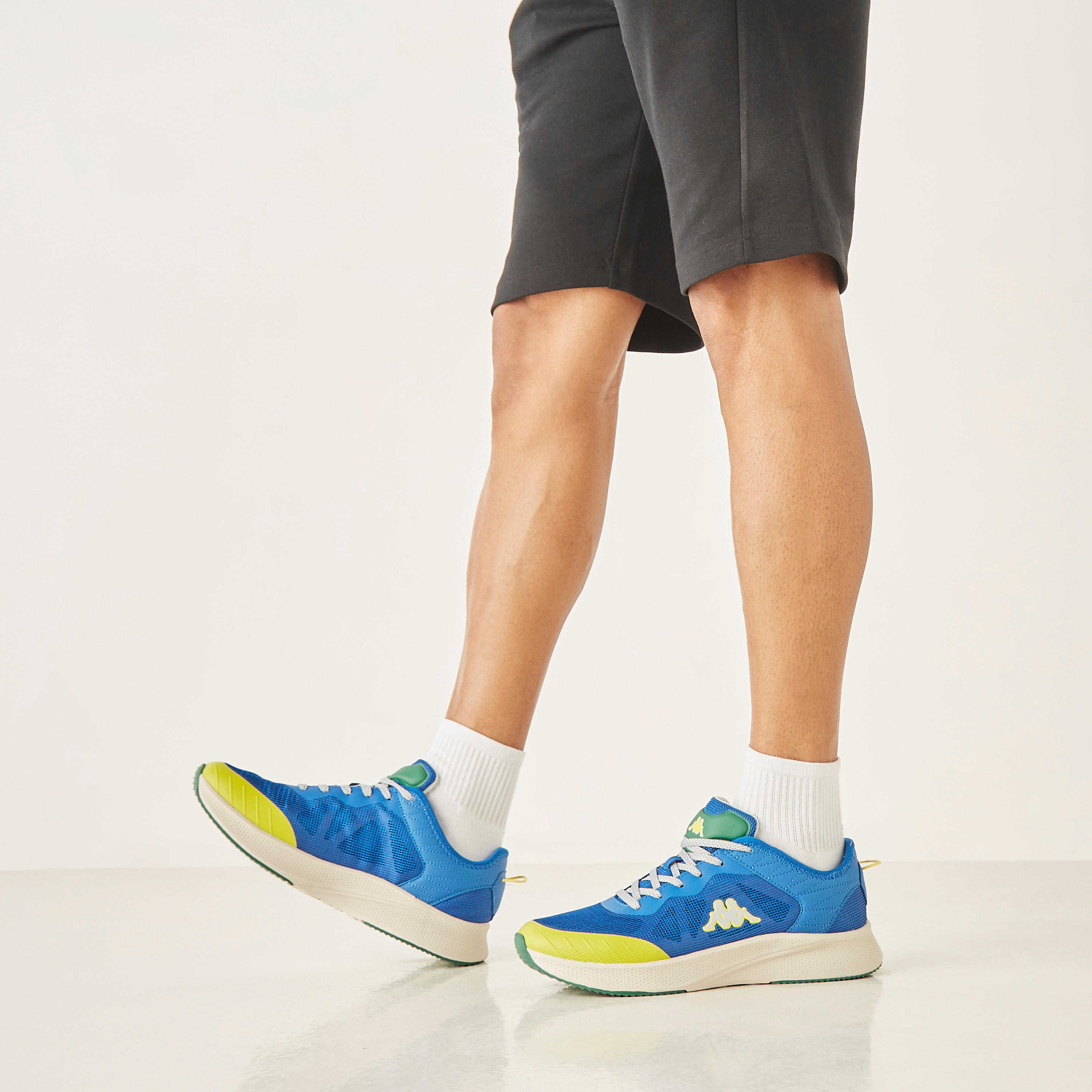 حذاء مشي بقوالب ملونة ورباط إغلاق للرجال من كابا-sports-men-shoes-image-3
