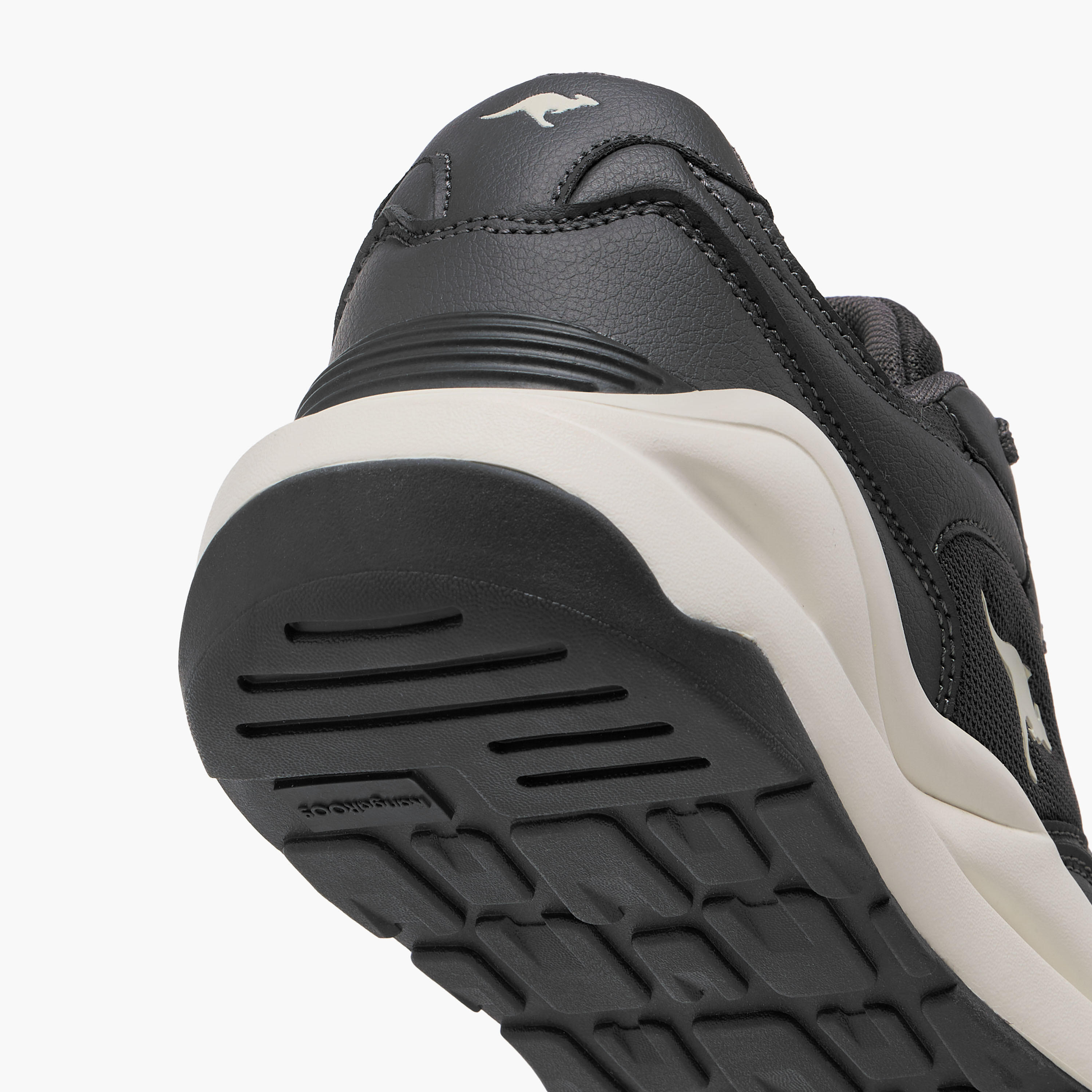 حذاء رياضي بألواح ورباط إغلاق للنساء من كانجاروز-women-shoes-sports-image-6
