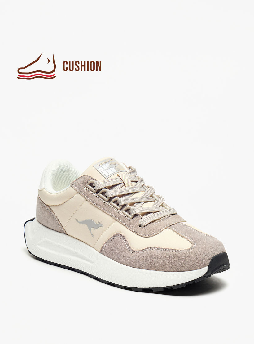 حذاء مشي بتفاصيل شعار ورباط إغلاق للنساء من كانجاروز-women-shoes-sneakers-image-1
