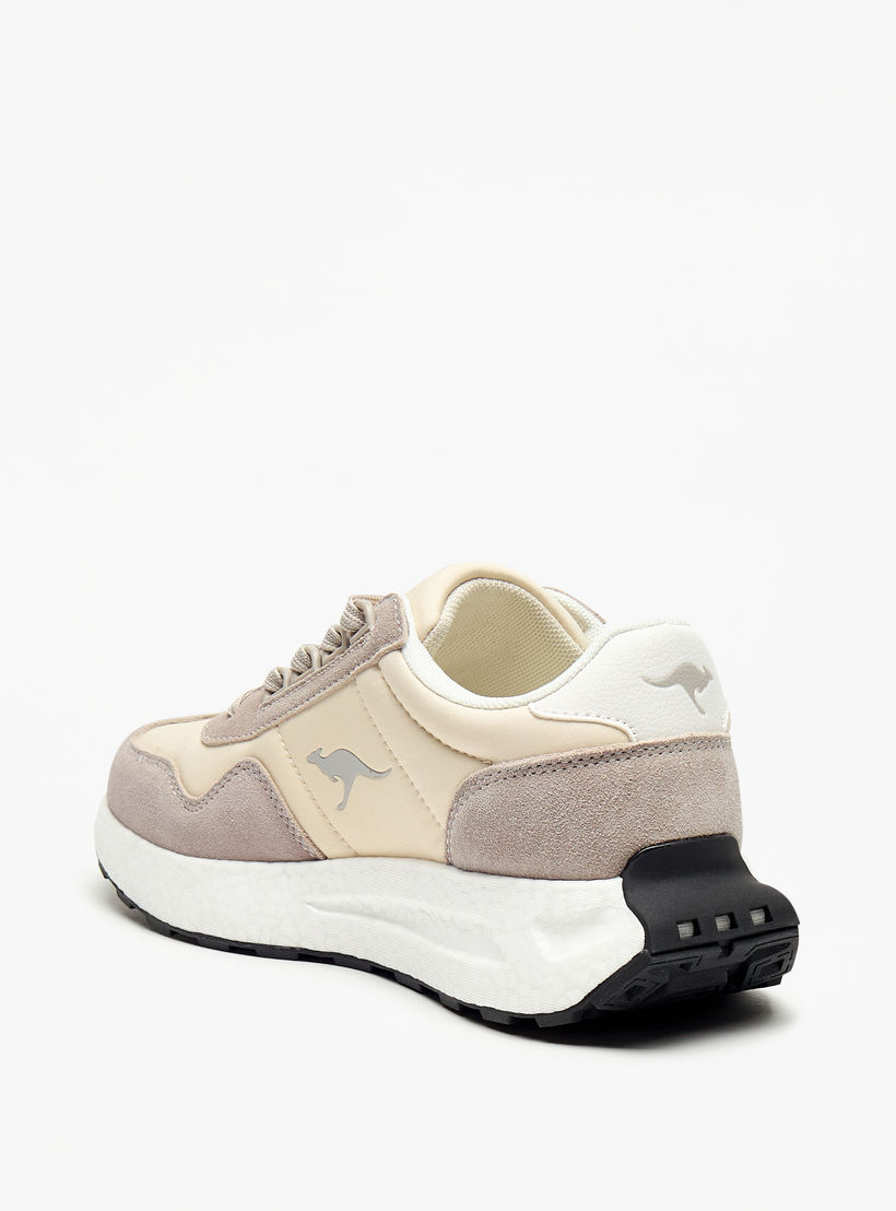حذاء مشي بتفاصيل شعار ورباط إغلاق للنساء من كانجاروز-women-shoes-sneakers-image-2