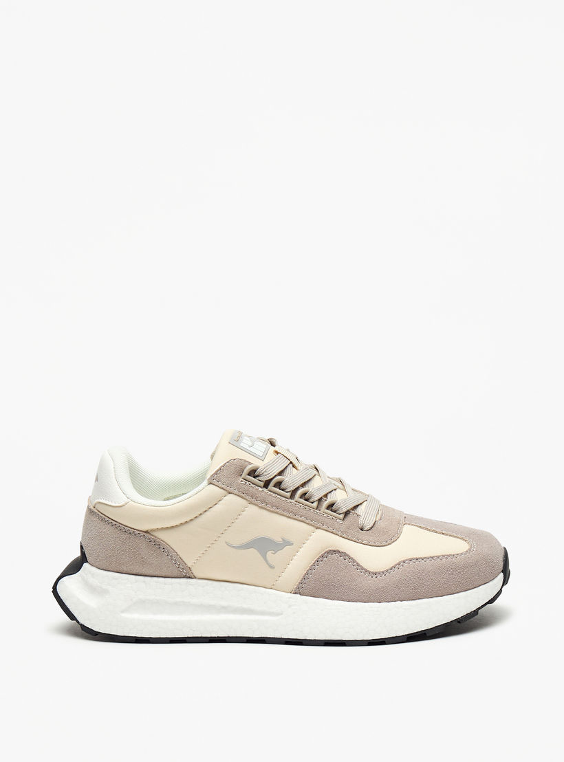 حذاء مشي بتفاصيل شعار ورباط إغلاق للنساء من كانجاروز-women-shoes-sneakers-image-3