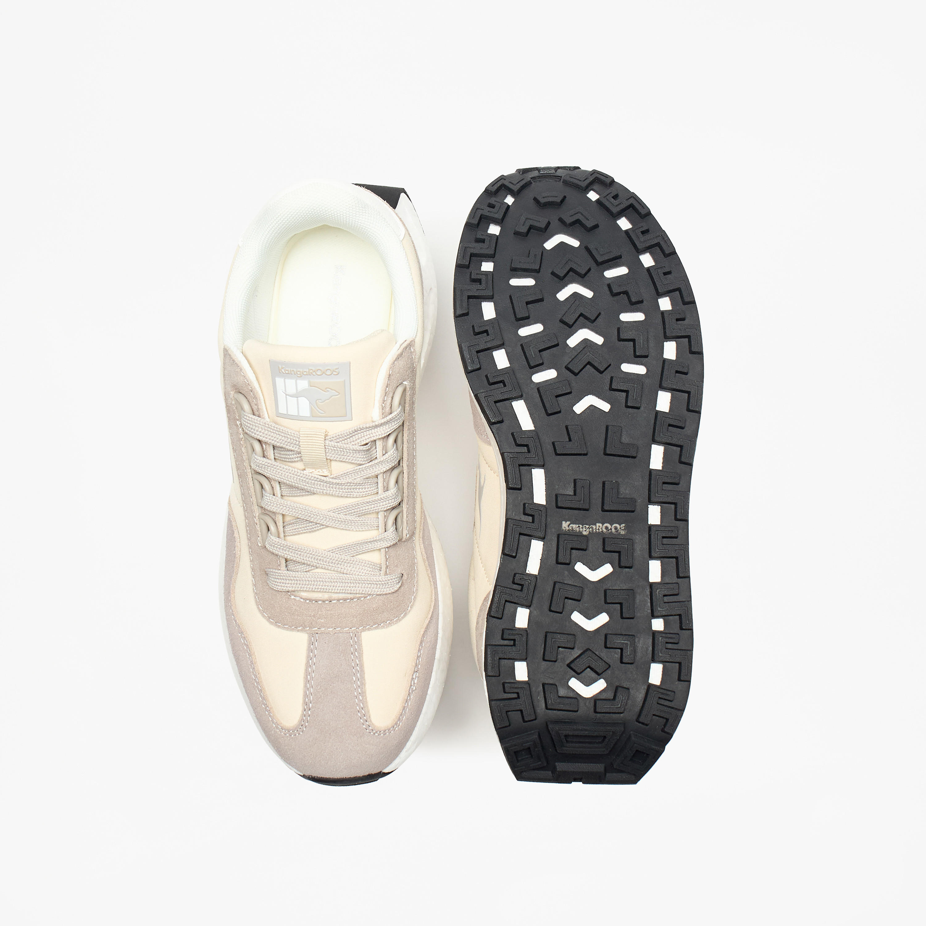 حذاء مشي بتفاصيل شعار ورباط إغلاق للنساء من كانجاروز-women-shoes-sneakers-image-4