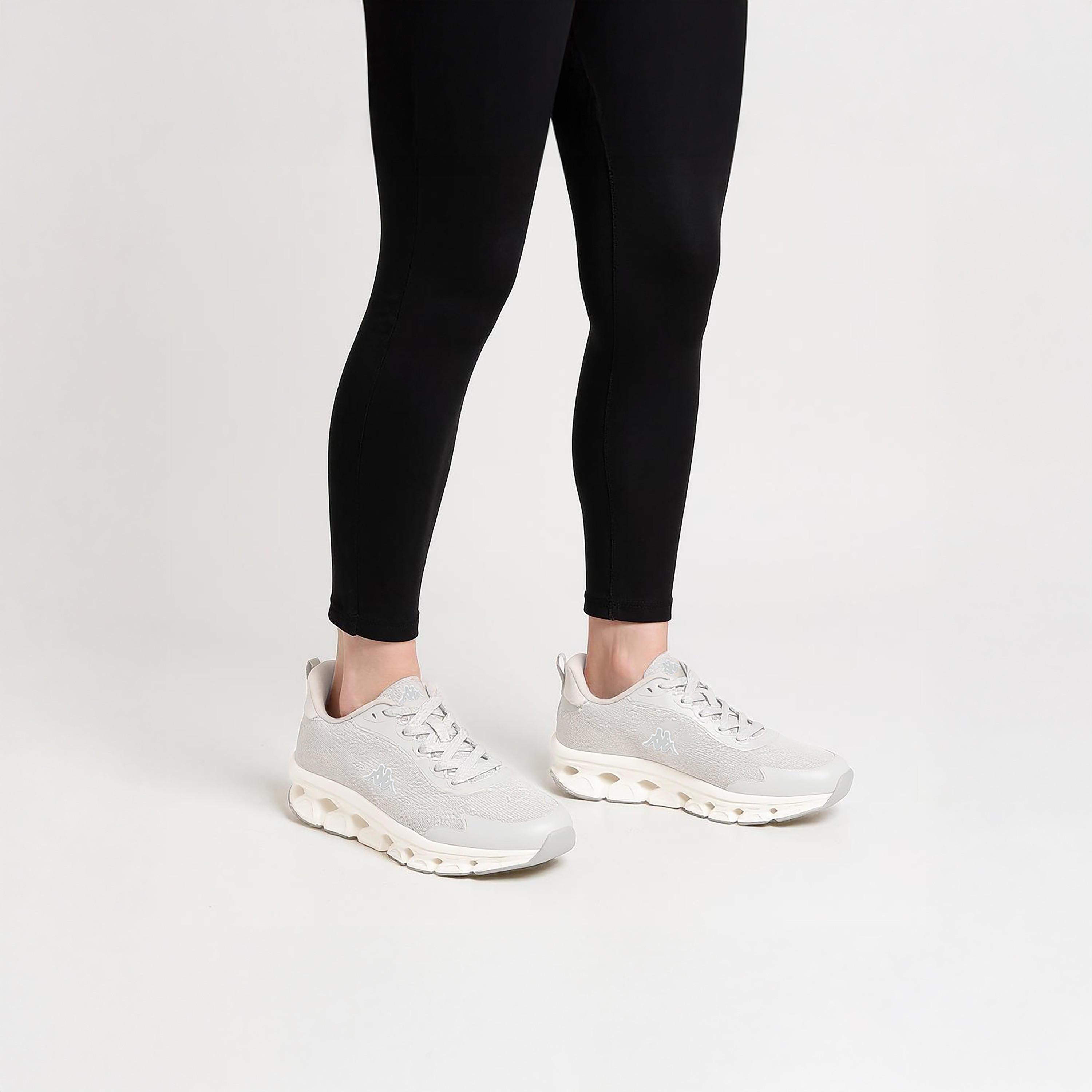 حذاء رياضي برباط إغلاق طبعات شعار للنساء من كابا-women-shoes-sports-image-3