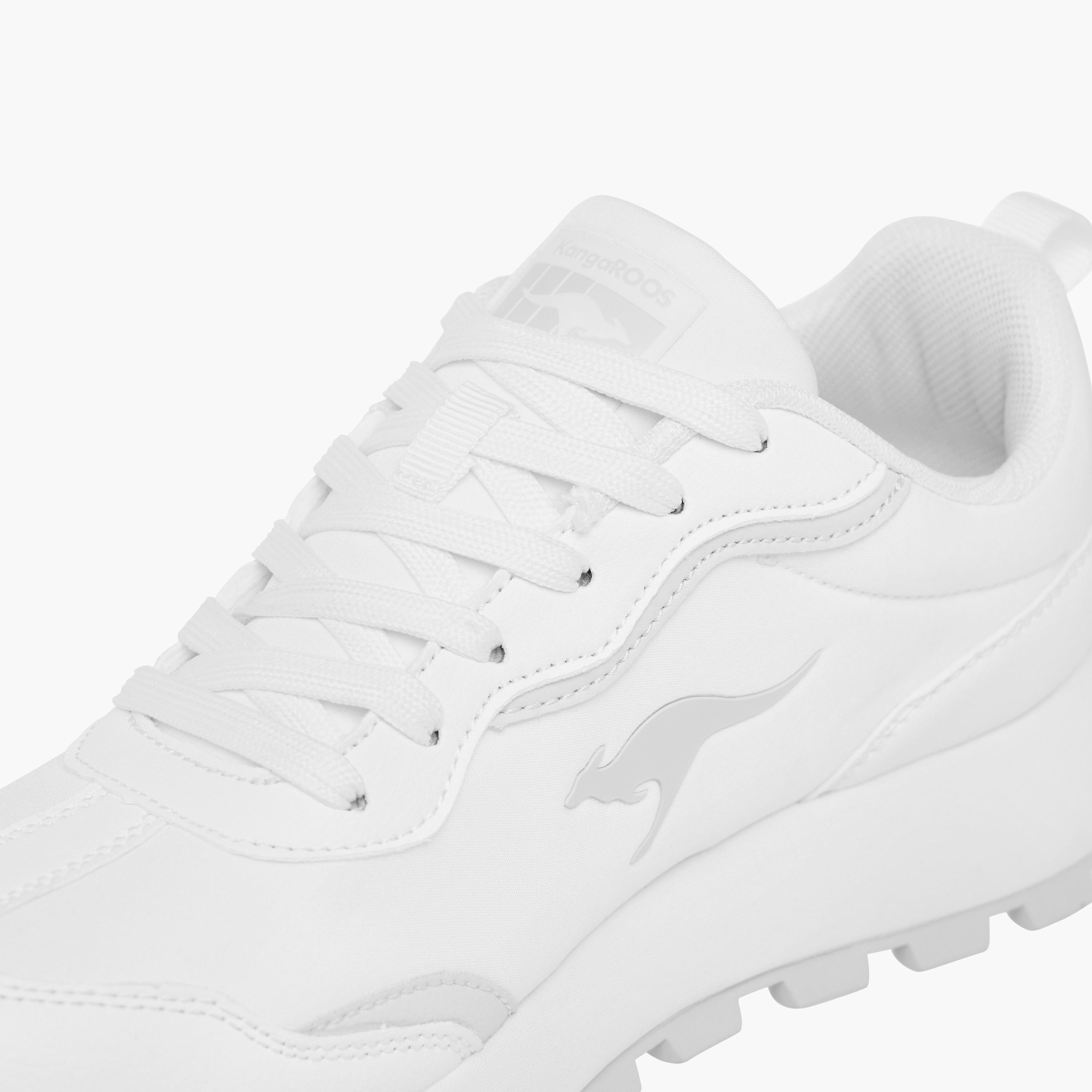 حذاء رياضي بنقوش شعار ورباط إغلاق للنساء من كانجاروز-women-shoes-sneakers-image-4
