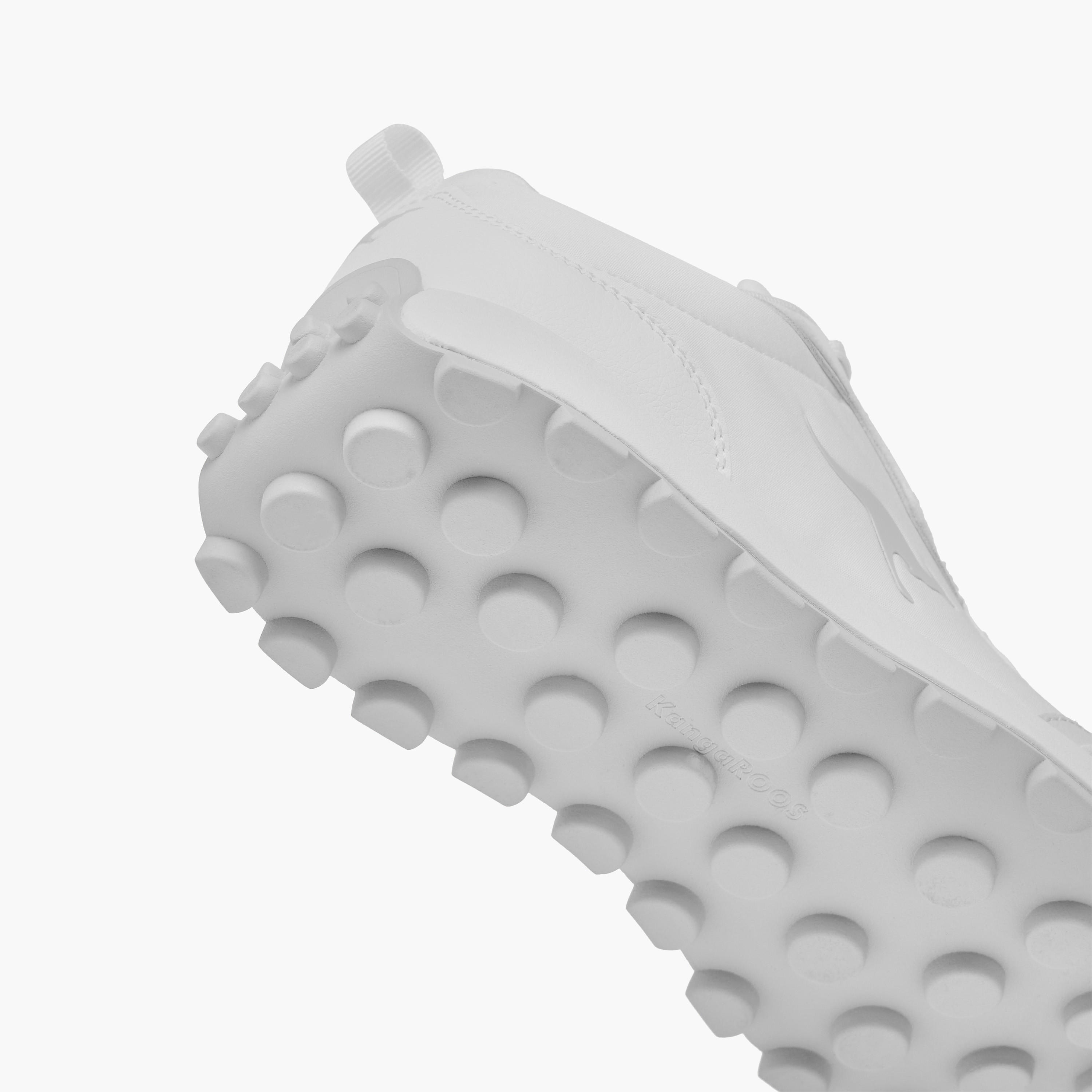 حذاء رياضي بنقوش شعار ورباط إغلاق للنساء من كانجاروز-women-shoes-sneakers-image-5