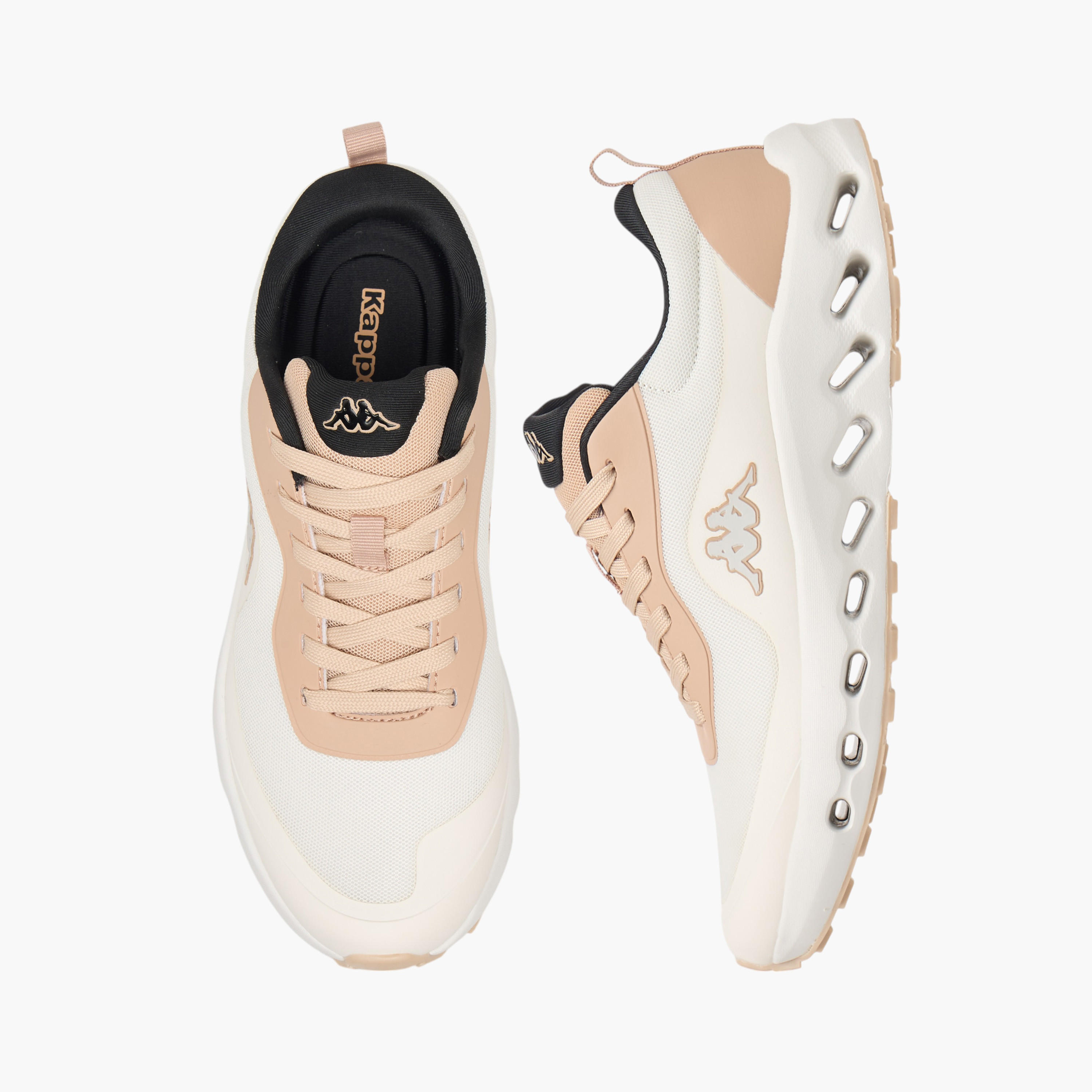 حذاء رياضي برباط إغلاق وتفاصيل شعار للنساء من كابا-women-shoes-sports-image-1