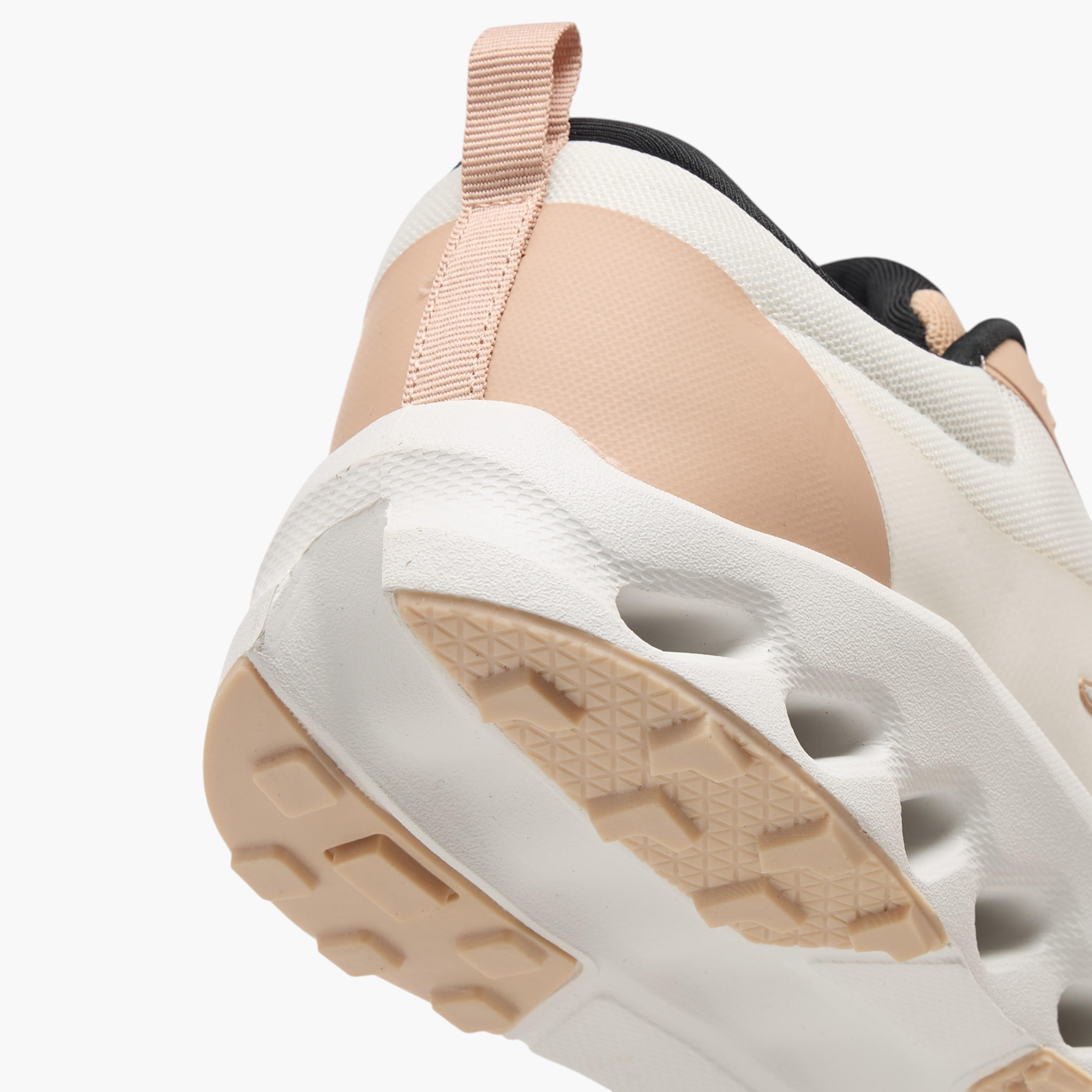 حذاء رياضي برباط إغلاق وتفاصيل شعار للنساء من كابا-women-shoes-sports-image-7