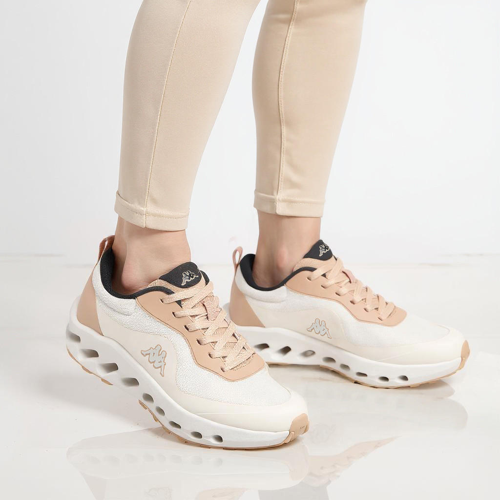 حذاء رياضي برباط إغلاق وتفاصيل شعار للنساء من كابا-women-shoes-sports-image-2