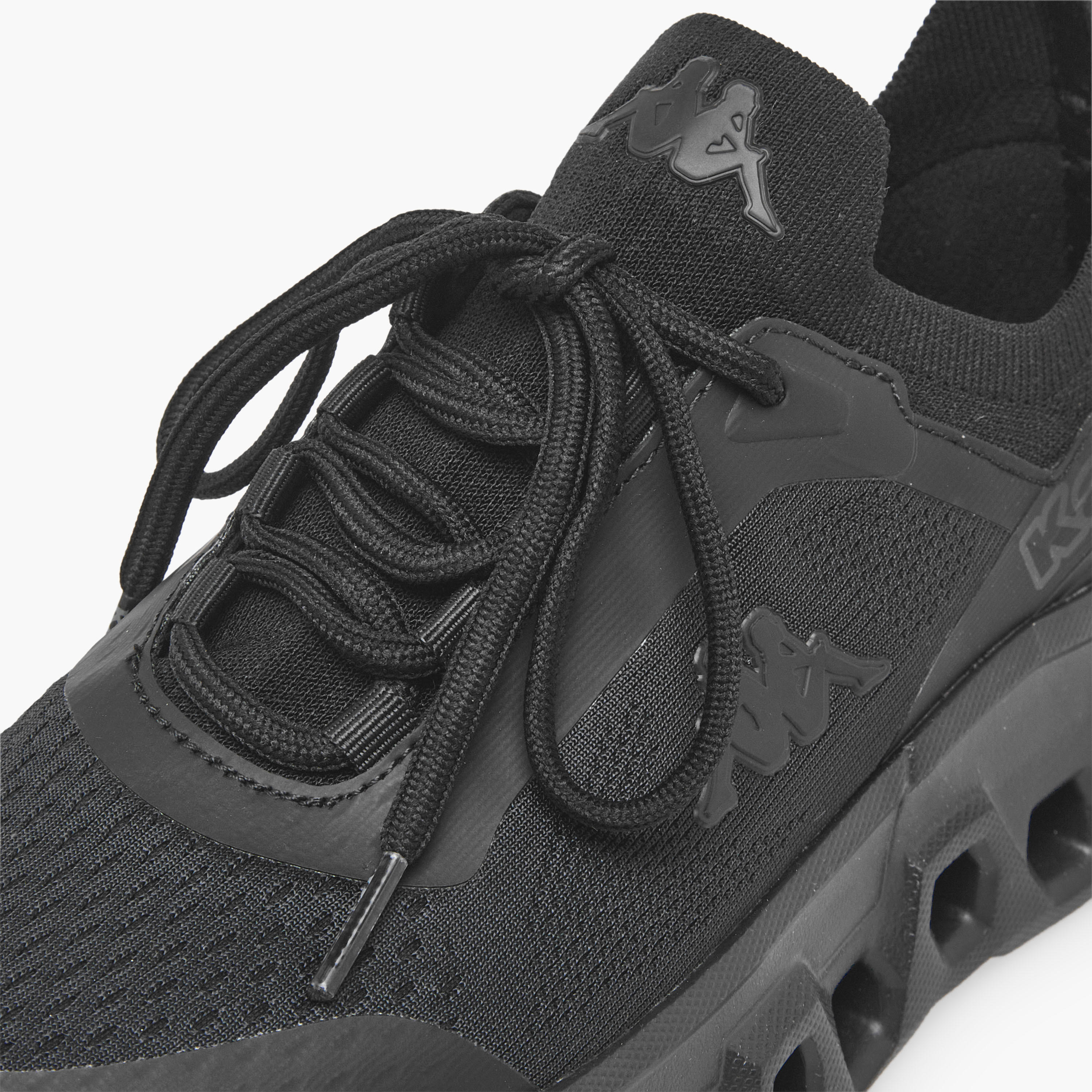 حذاء رياضي برباط إغلاق وشعار للنساء من كابا-sports-women-shoes-image-7