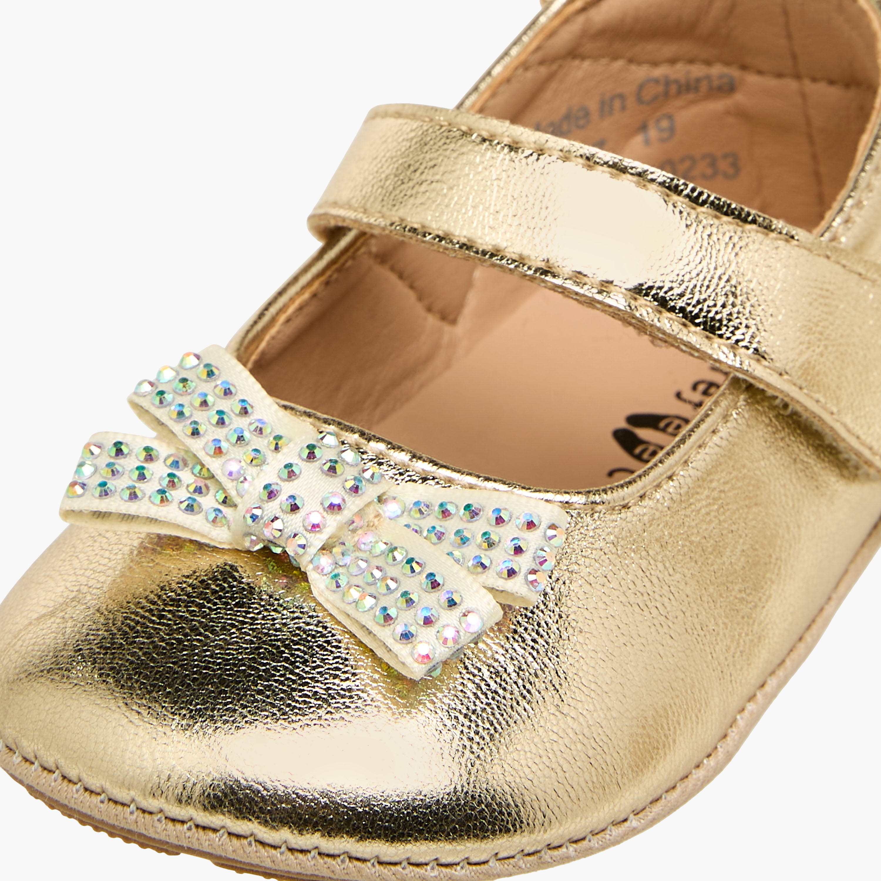 حذاء خفيف مزين بشريط إغلاق لاصق من بيرفيت-baby-girls-shoes-booties-image-6