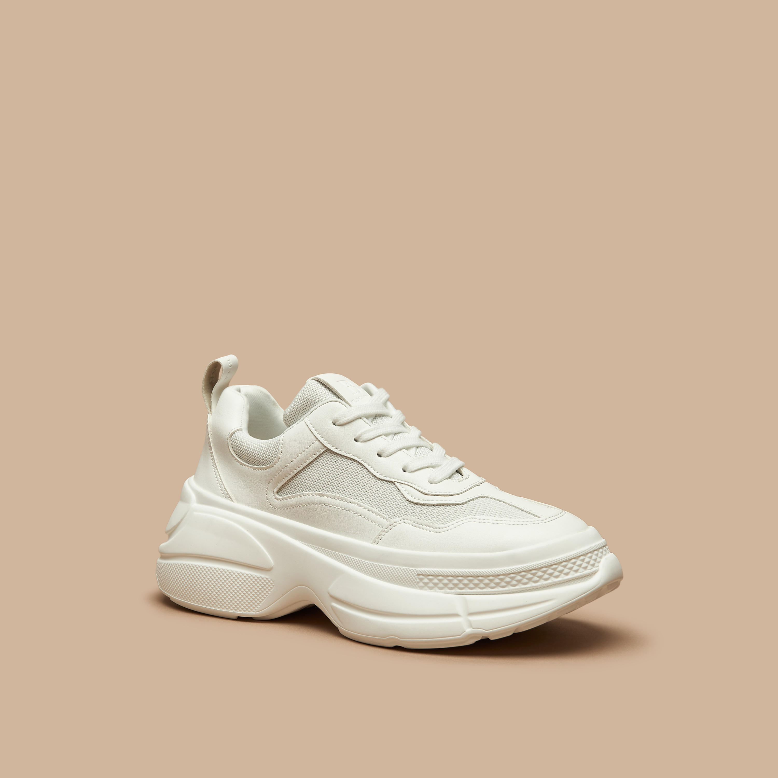 حذاء سنيكرز متعدد التصاميم بكعب سميك ورباط إغلاق من فلورا بيلا-women-shoes-sneakers-image-1