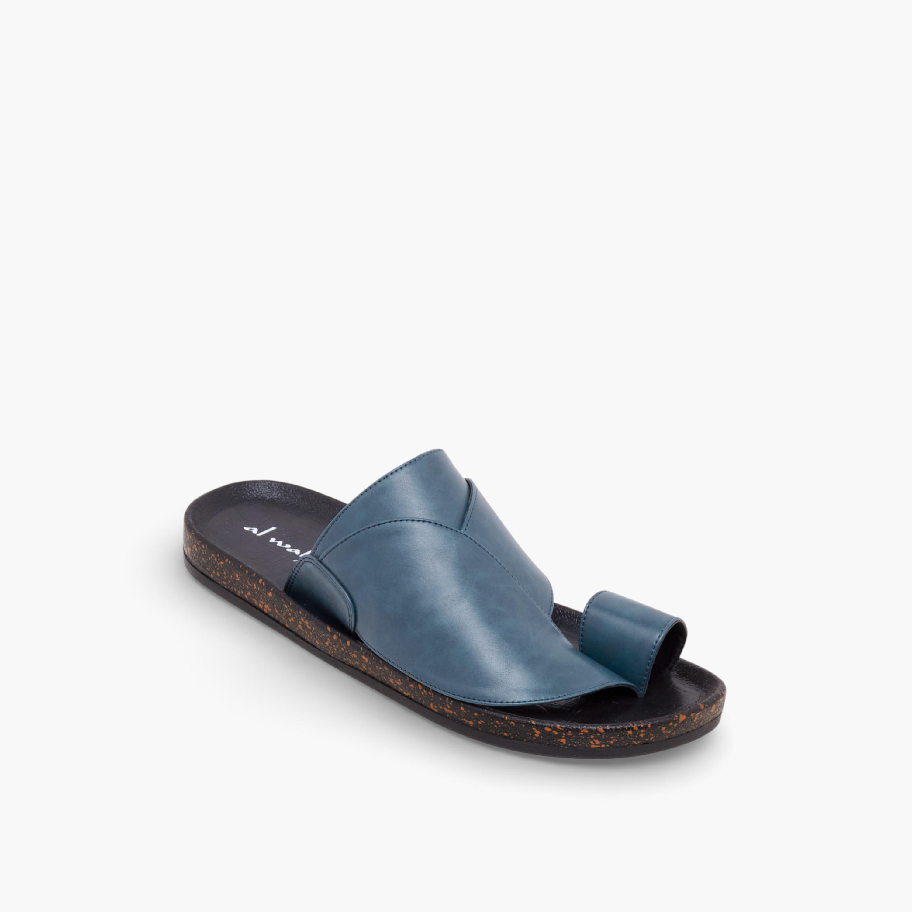 صندل عربي بتفاصيل حلقة إصبع للرجال من إل بي إل من شوإكسبريس-men-shoes-sandals-image-2