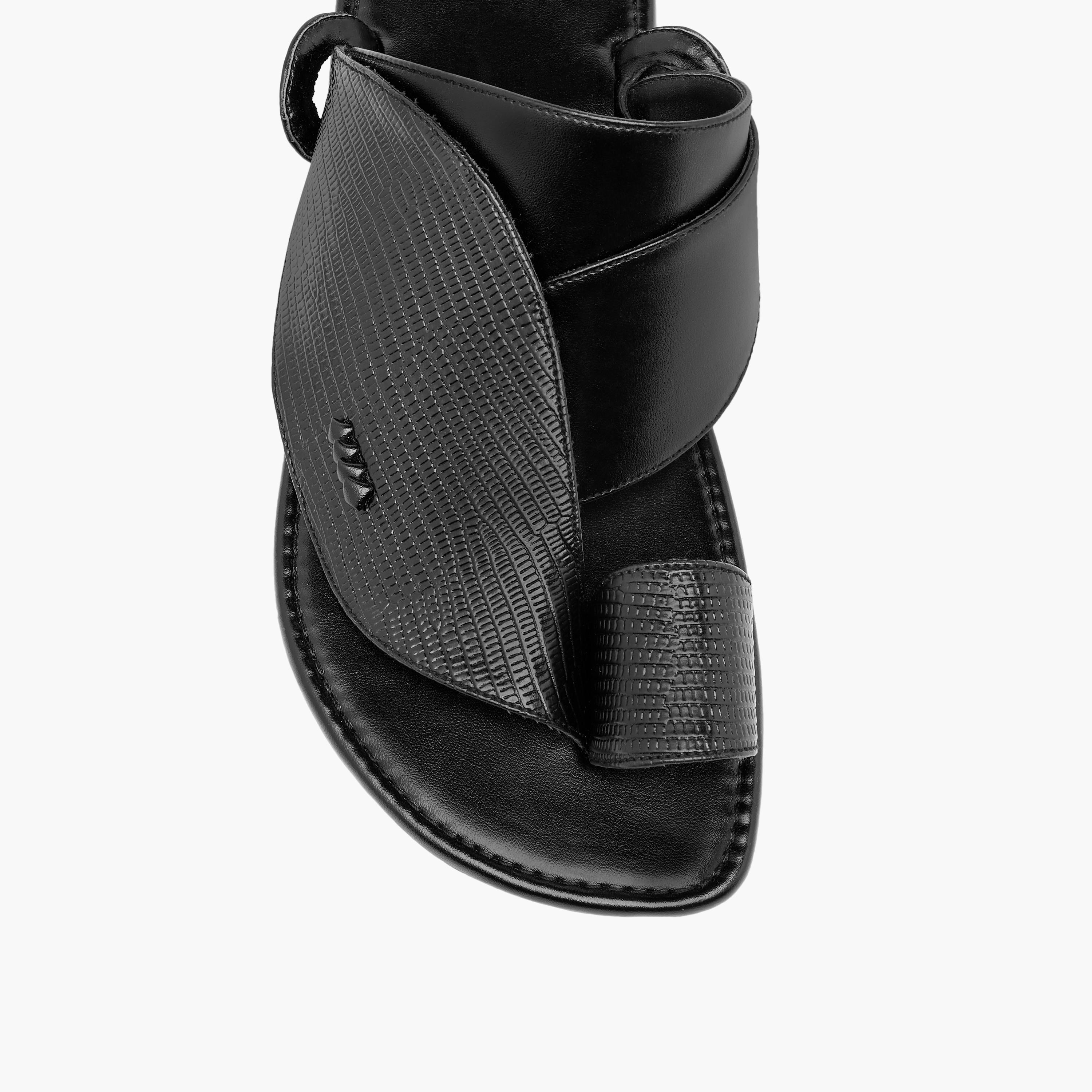 صندل عربي سهل الارتداء بارز الملمس بحلقة إصبع من إل بي إل من شو إكسبريس-men-shoes-sandals-image-3