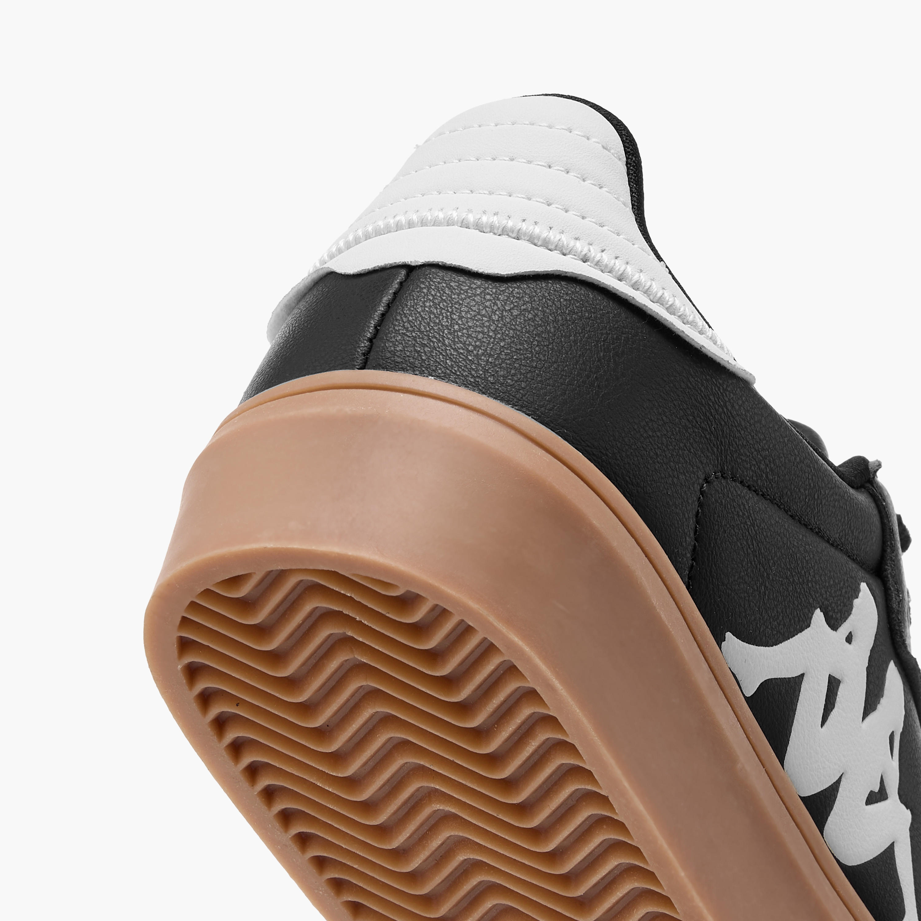 حذاء سنيكرز بنقوش شعار ورباط إغلاق للنساء من كابا-women-shoes-sneakers-image-7