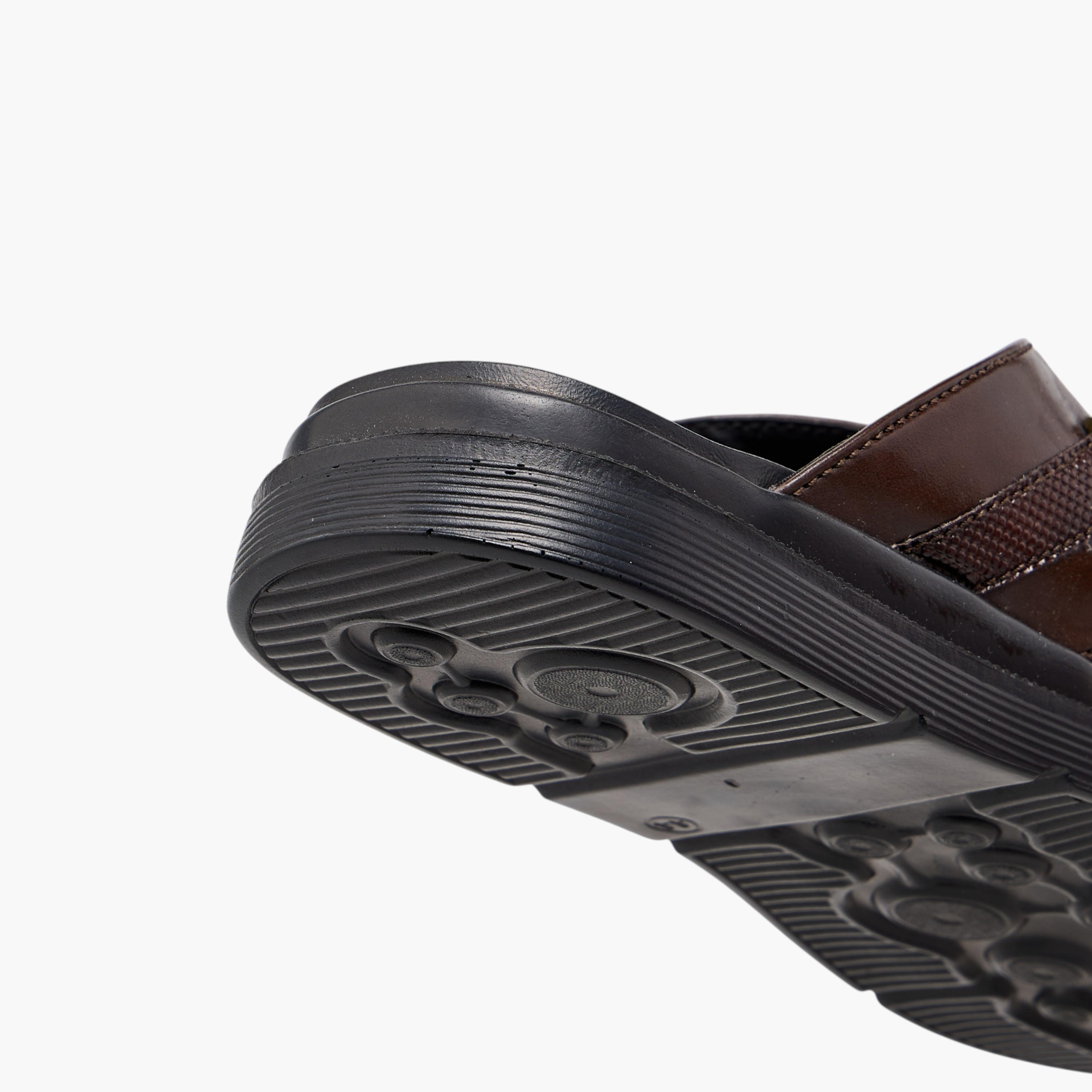 صندل مريح سهل الارتداء بحزام متقاطع من أل بي أل من شو إكسبريس-men-shoes-sandals-image-11