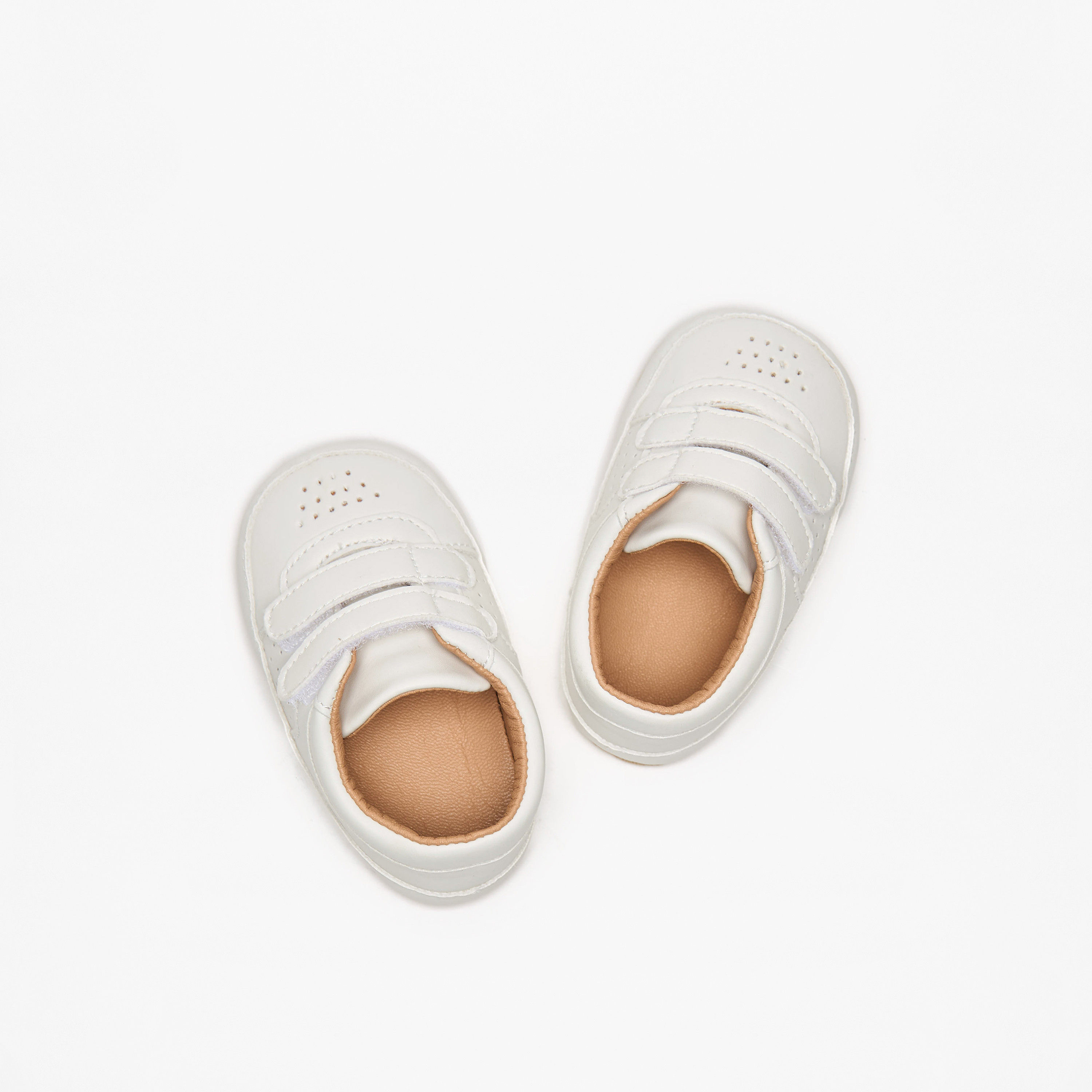 بوت سادة بتفاصيل مُثقبّة وشريط إغلاق من بيرفيت-baby-boys-shoes-booties-image-6