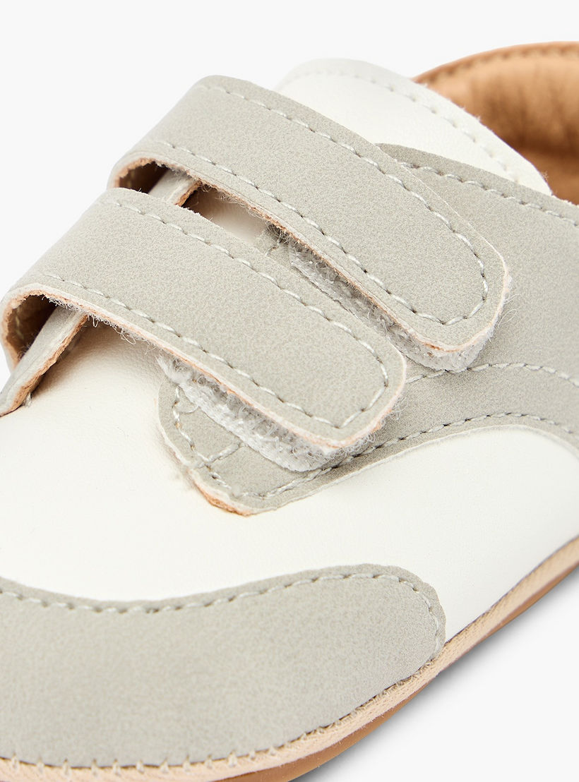 حذاء خفيف بشريط إغلاق لاصق من بيرفيت-baby-boys-shoes-booties-image-4