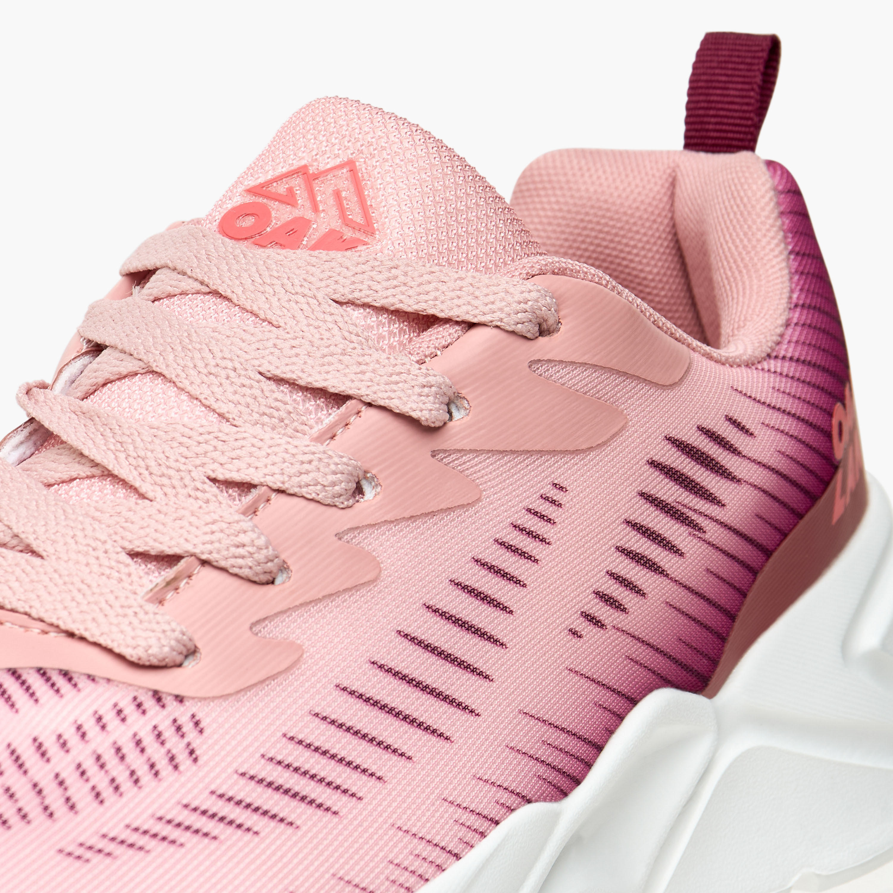 حذاء متدرج اللون برباط إغلاق من أوكلان من شو إكسبريس-women-shoes-sneakers-image-4