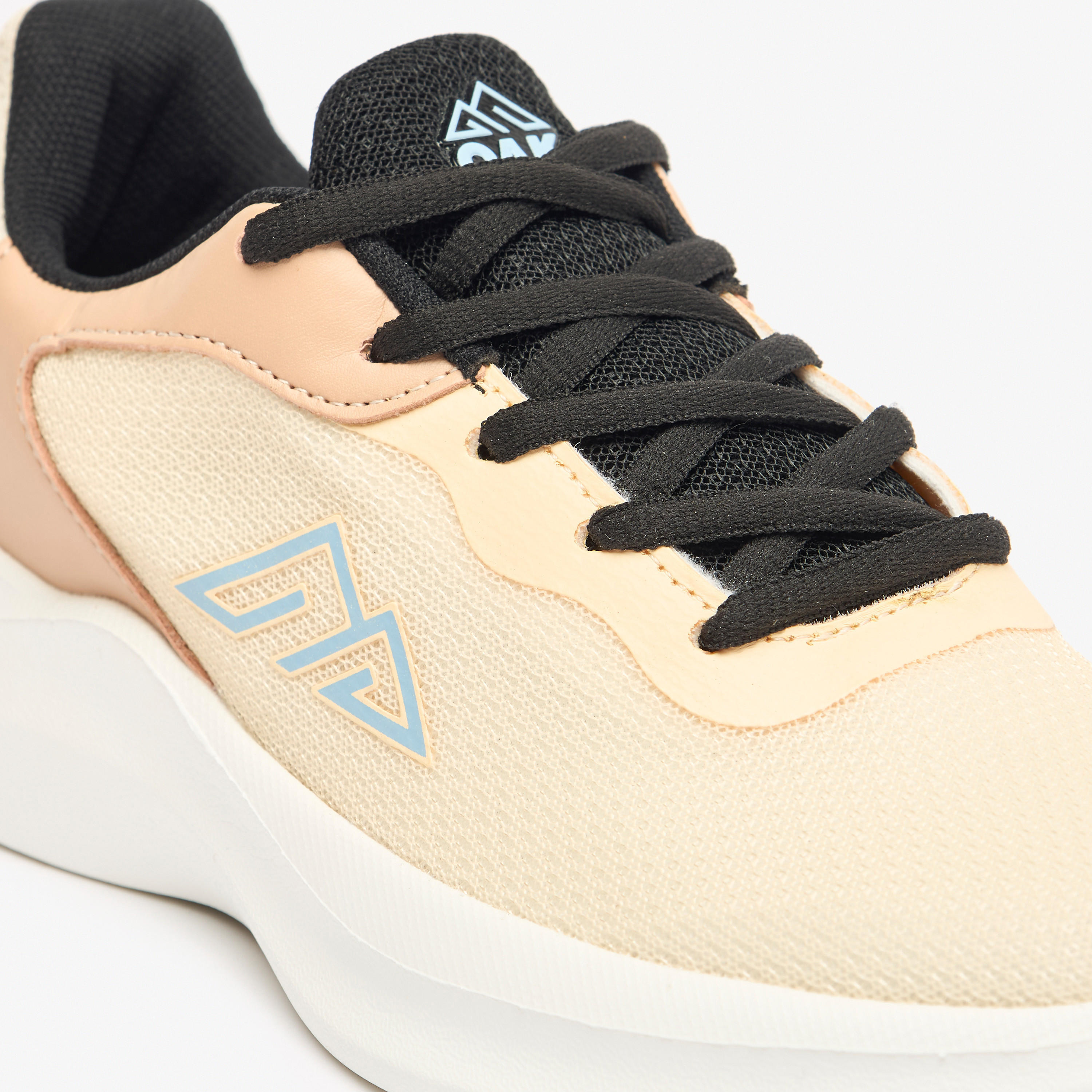 حذاء رياضي بارز الملمس بألسنة سحب من أوكلان من شو إكسبرس-women-shoes-sneakers-image-10