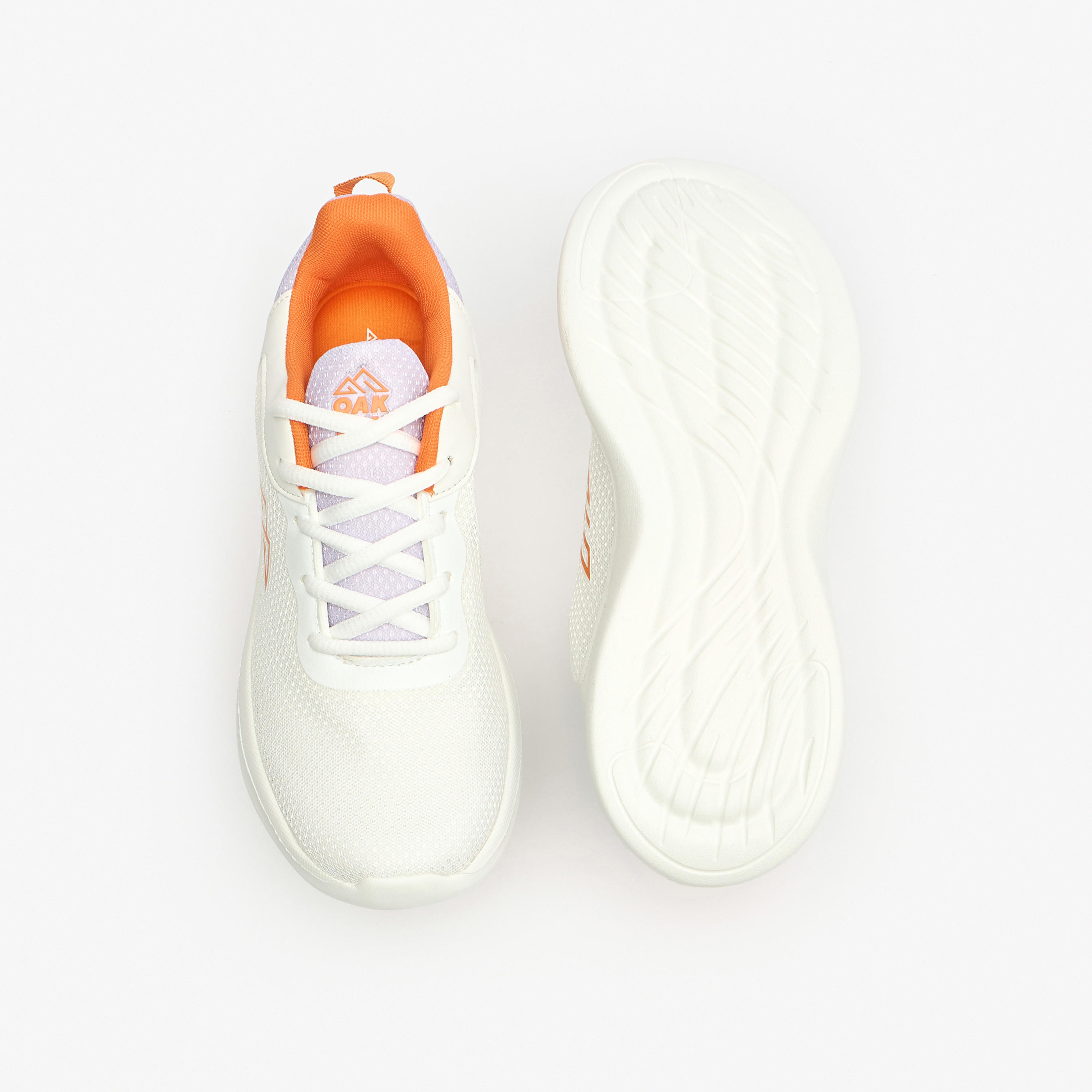 حذاء رياضي بارز الملمس بألسنة سحب من أوكلان من شو إكسبرس-women-shoes-sneakers-image-4