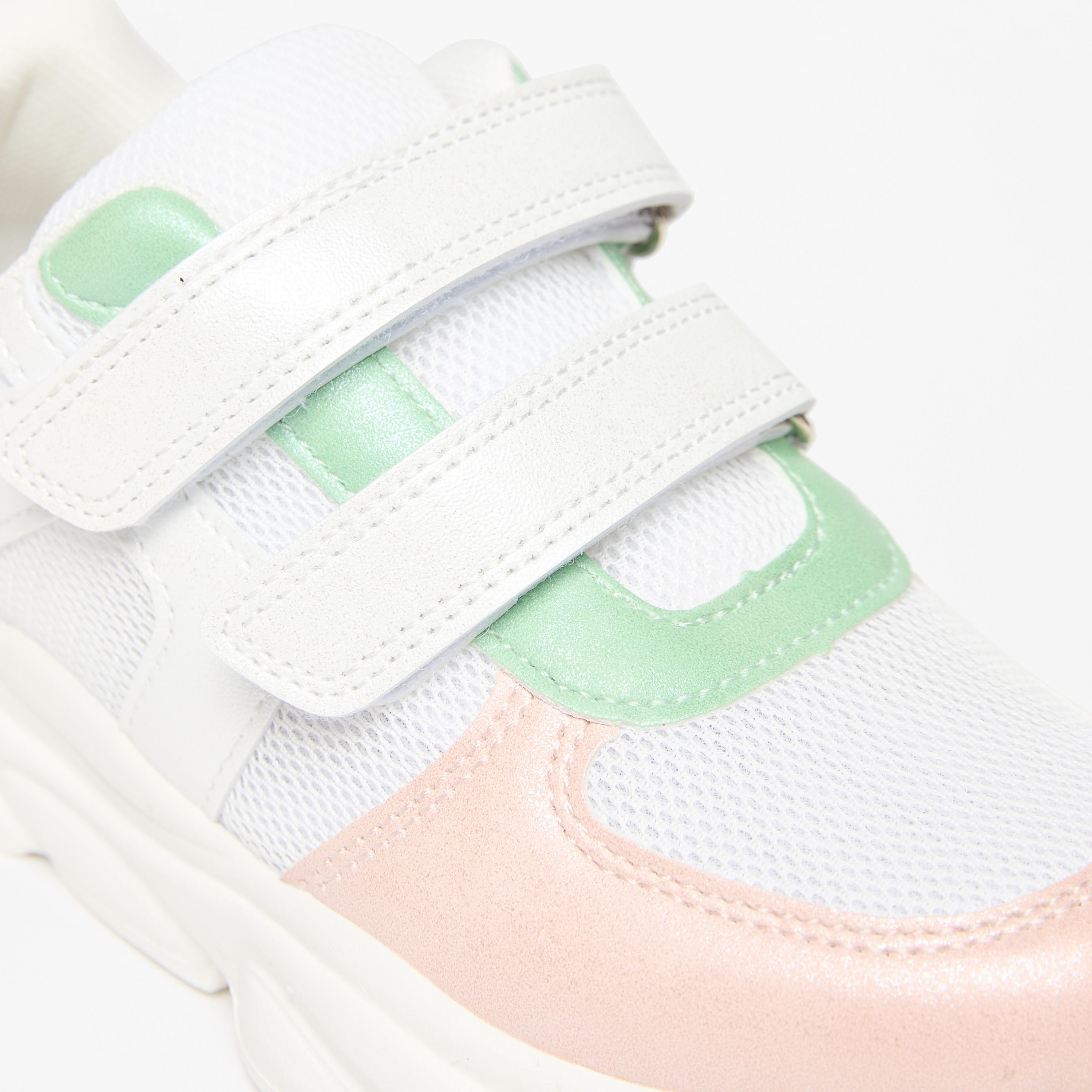 حذاء سنيكرز بشريط إغلاق لاصق من فلورا بيلا-girls-shoes-sneakers-image-5