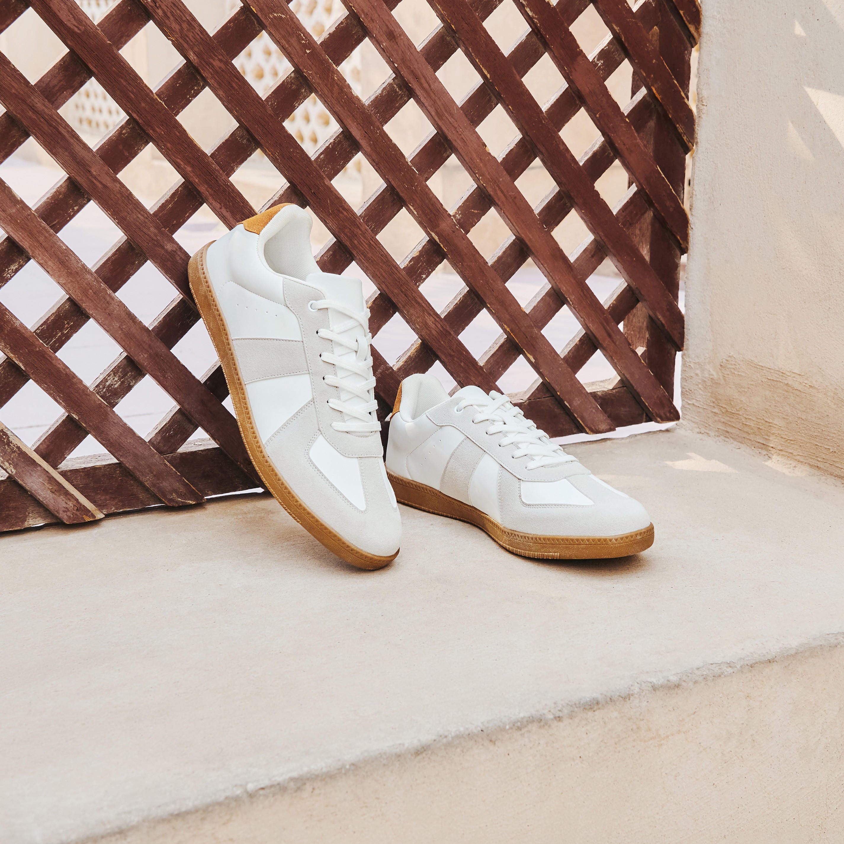 حذاء سنيكرز برباط إغلاق وألواح للرجال من أل بي أل من شو إكسبريس-men-shoes-sneakers-image-6