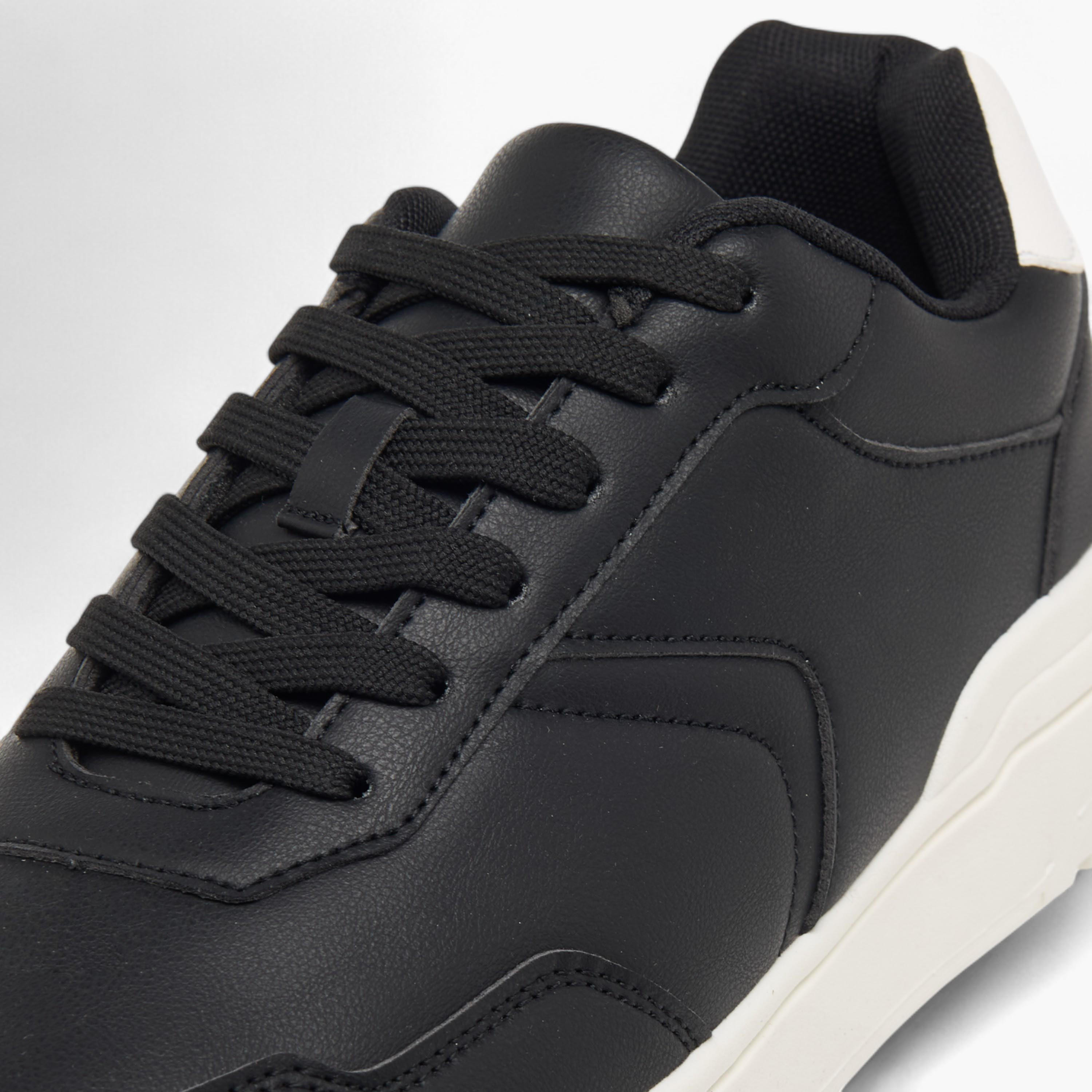حذاء سنيكرز بألواح ورباط إغلاق من أل بي أل من أكسبريس-men-shoes-sneakers-image-4
