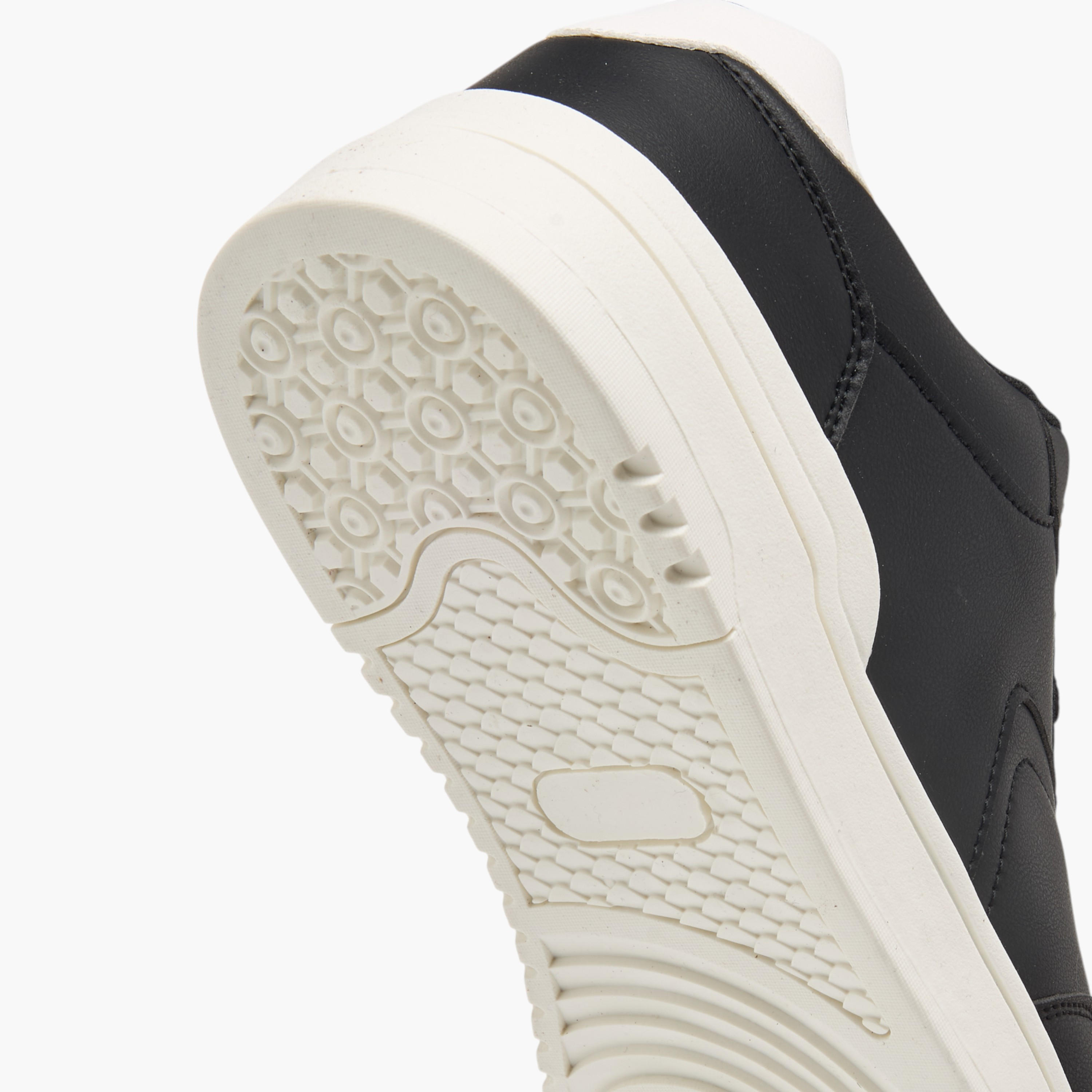 حذاء سنيكرز بألواح ورباط إغلاق من أل بي أل من أكسبريس-men-shoes-sneakers-image-5