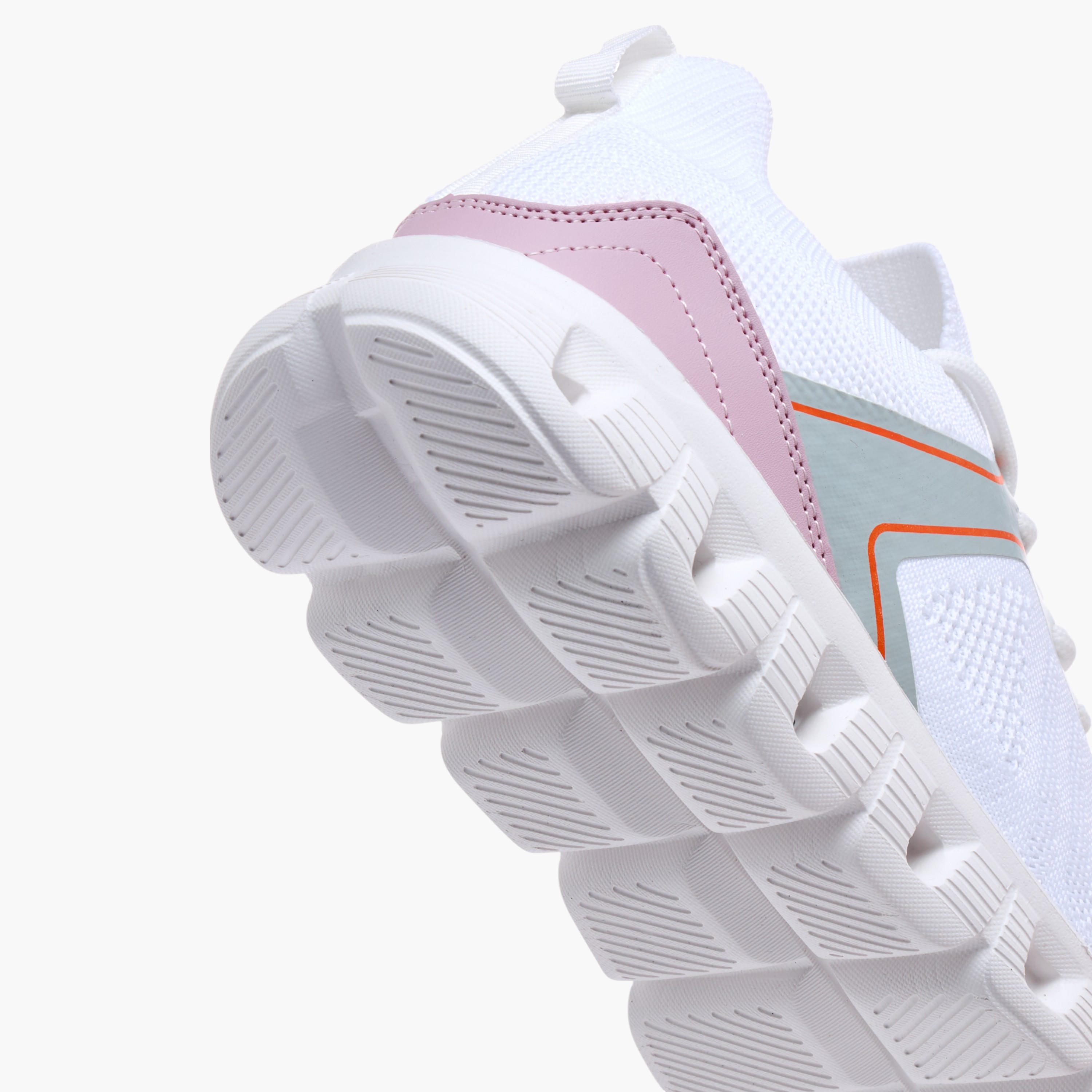 حذاء رياضي برباط وألواح من أوكلان بواسطة شو إكسبريس-women-shoes-sneakers-image-5