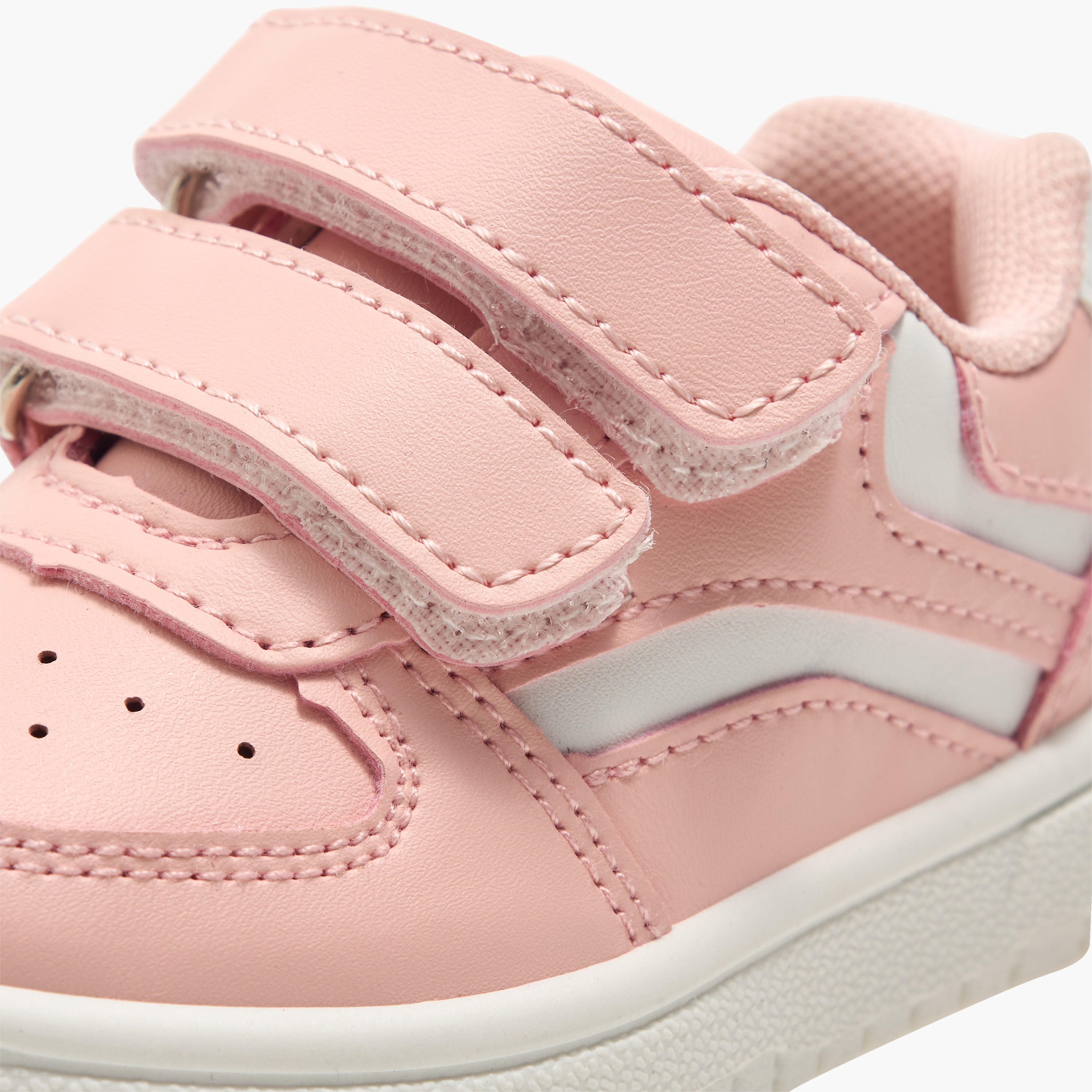 حذاء سنيكرز بشريط إغلاق لاصق وألواح من فلورا بيلا-girls-shoes-sneakers-image-4