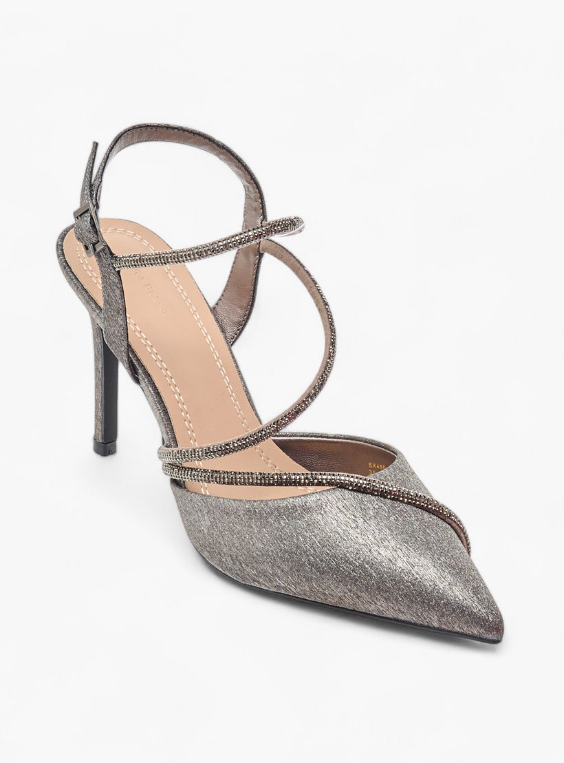 حذاء مزيّن بكعب ستيليتو ومقدمة مدببة وإبزيم إغلاق من فلورا بيلا-women-shoes-heels-image-2