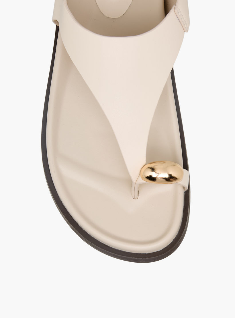 صندل بتفاصيل حلقة إصبع للنساء من فلورا بيلا-women-shoes-flats-sandals-image-4