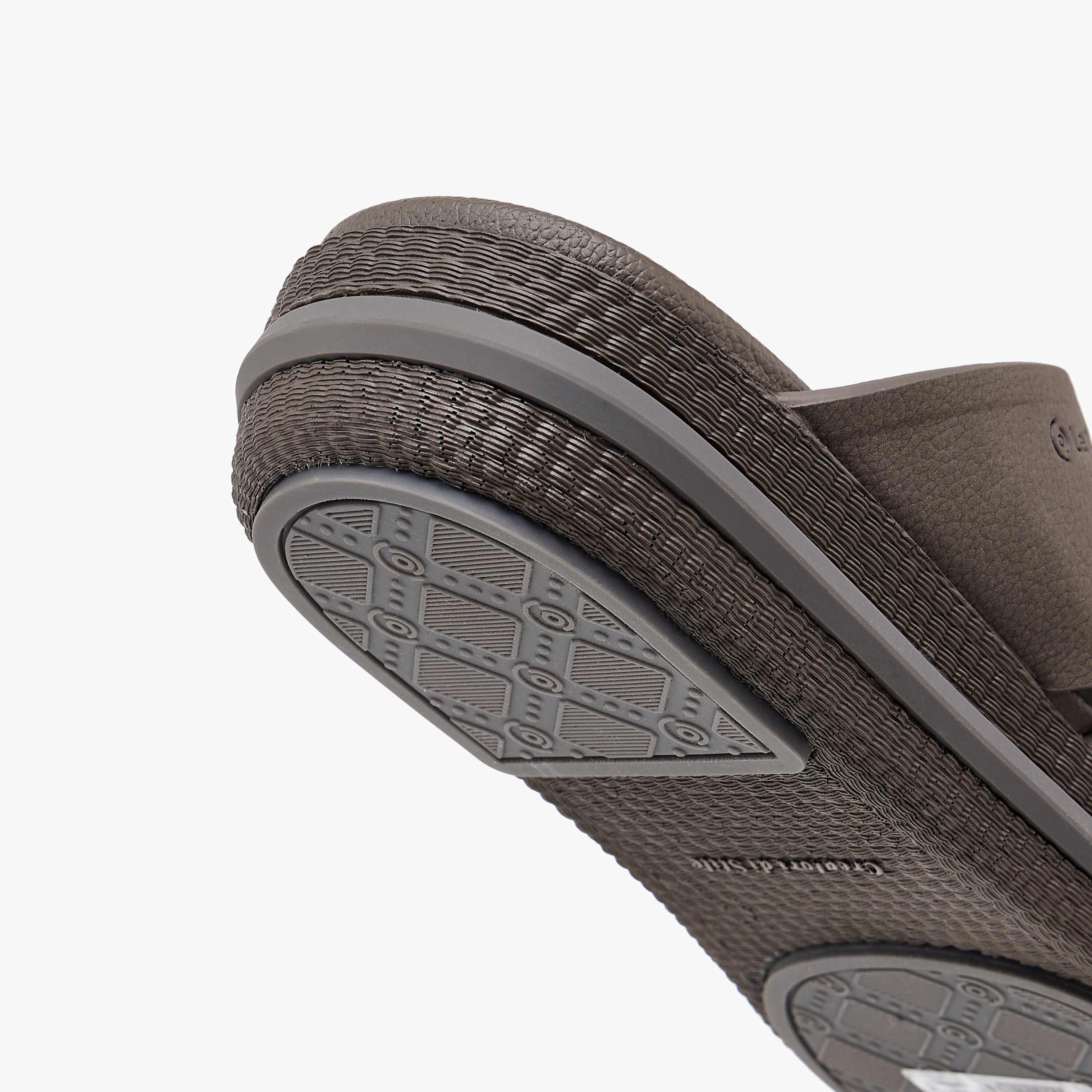 صندل بارز الملمس وسهل الارتداء بحزام متقاطع من لوكومفورت-men-shoes-sandals-image-7