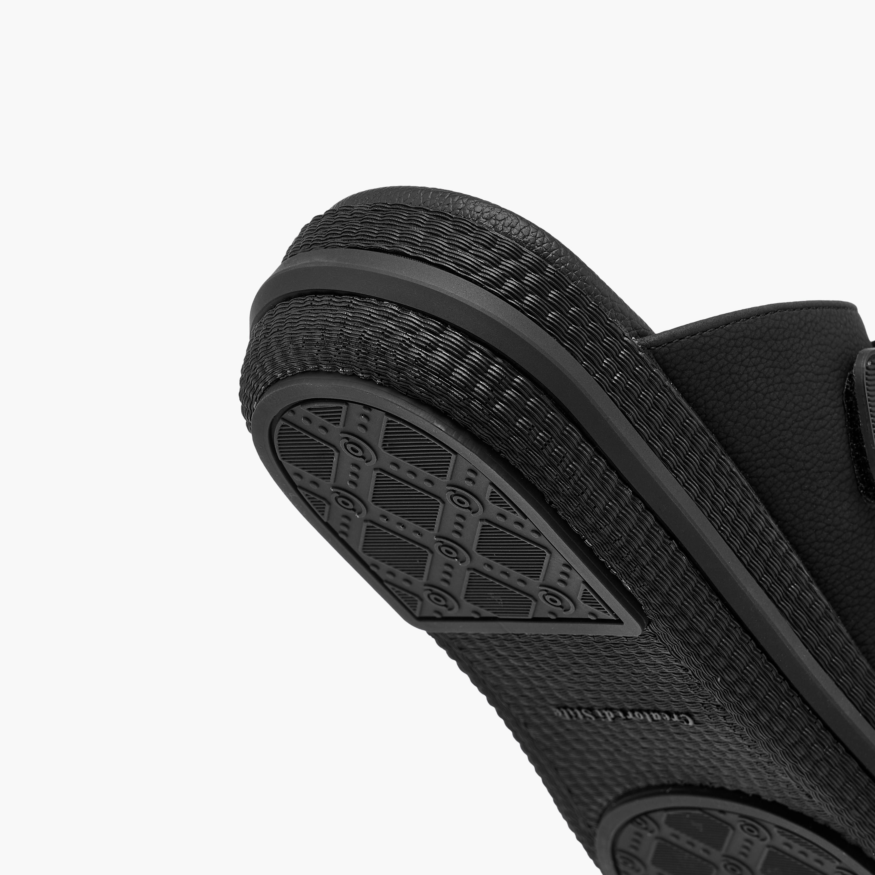 صندل مريح سهل الارتداء بارز الملمس من لو كونفرت-men-shoes-sandals-image-6